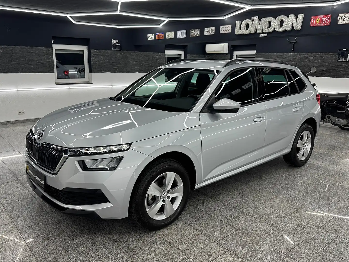 Skoda Kamiq 1,0 TSI Active*Neuwertig*Nur 13.000KM* Silber - 2