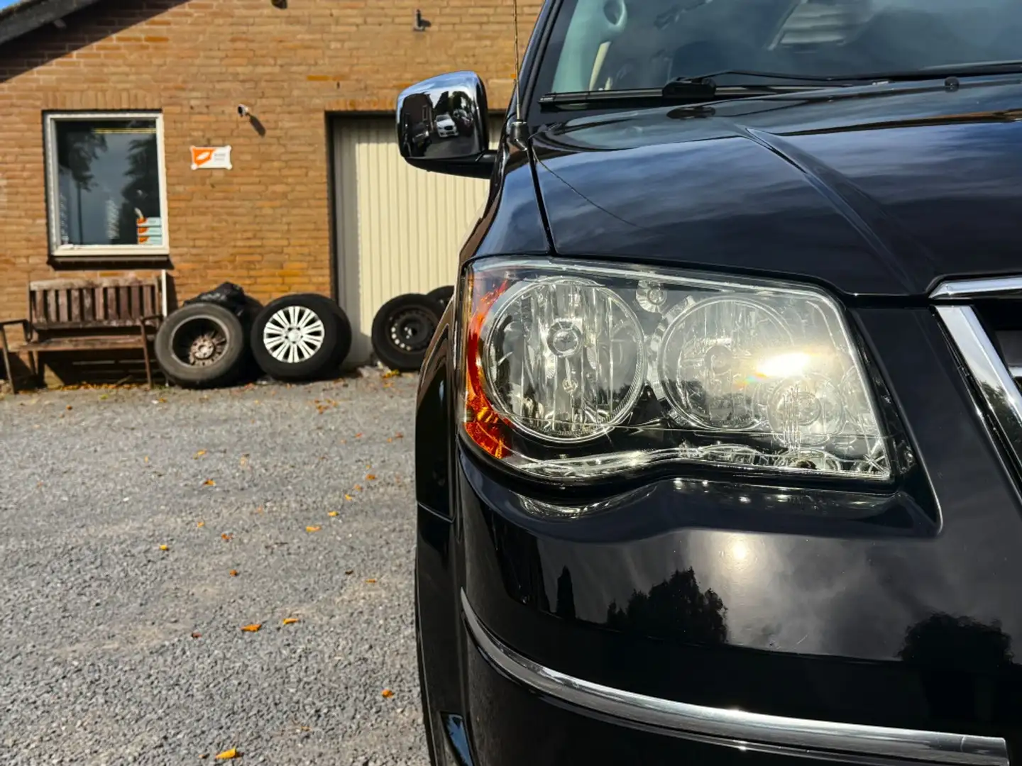 Chrysler Grand Voyager 3.8 V6 LIMITED J.DAIMLER-BLACK 3xTV/DVD/STOW&GO/ Zwart - 2
