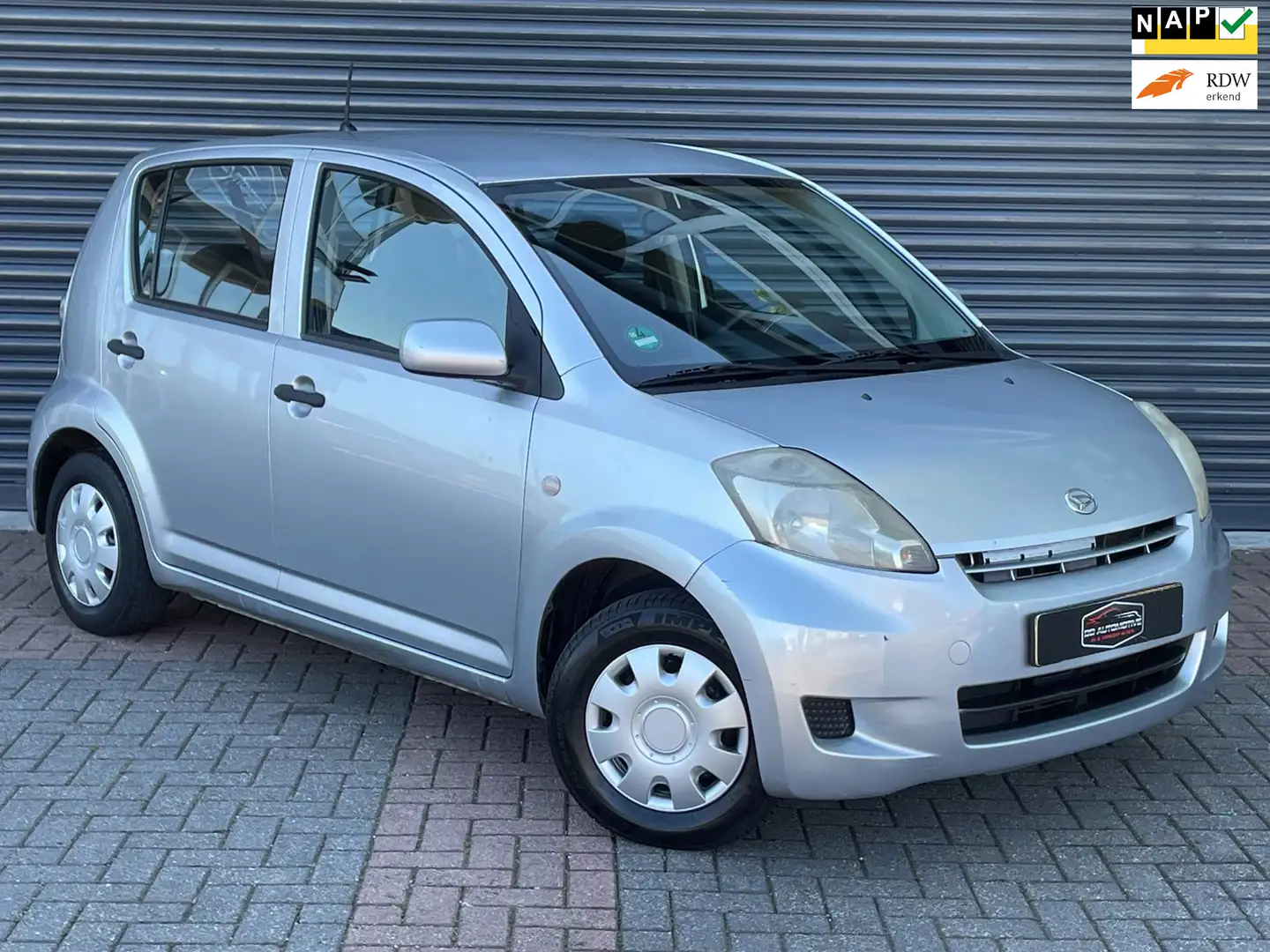 Daihatsu Sirion 2 1.0-12V Premium Airco | Elektr Ramen | Rijdt Sup Grau - 1