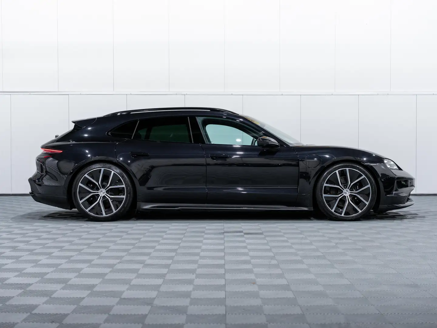 Porsche Taycan 4S Sport Turismo FACE LIFT Sportdesign/Achteras Zwart - 2