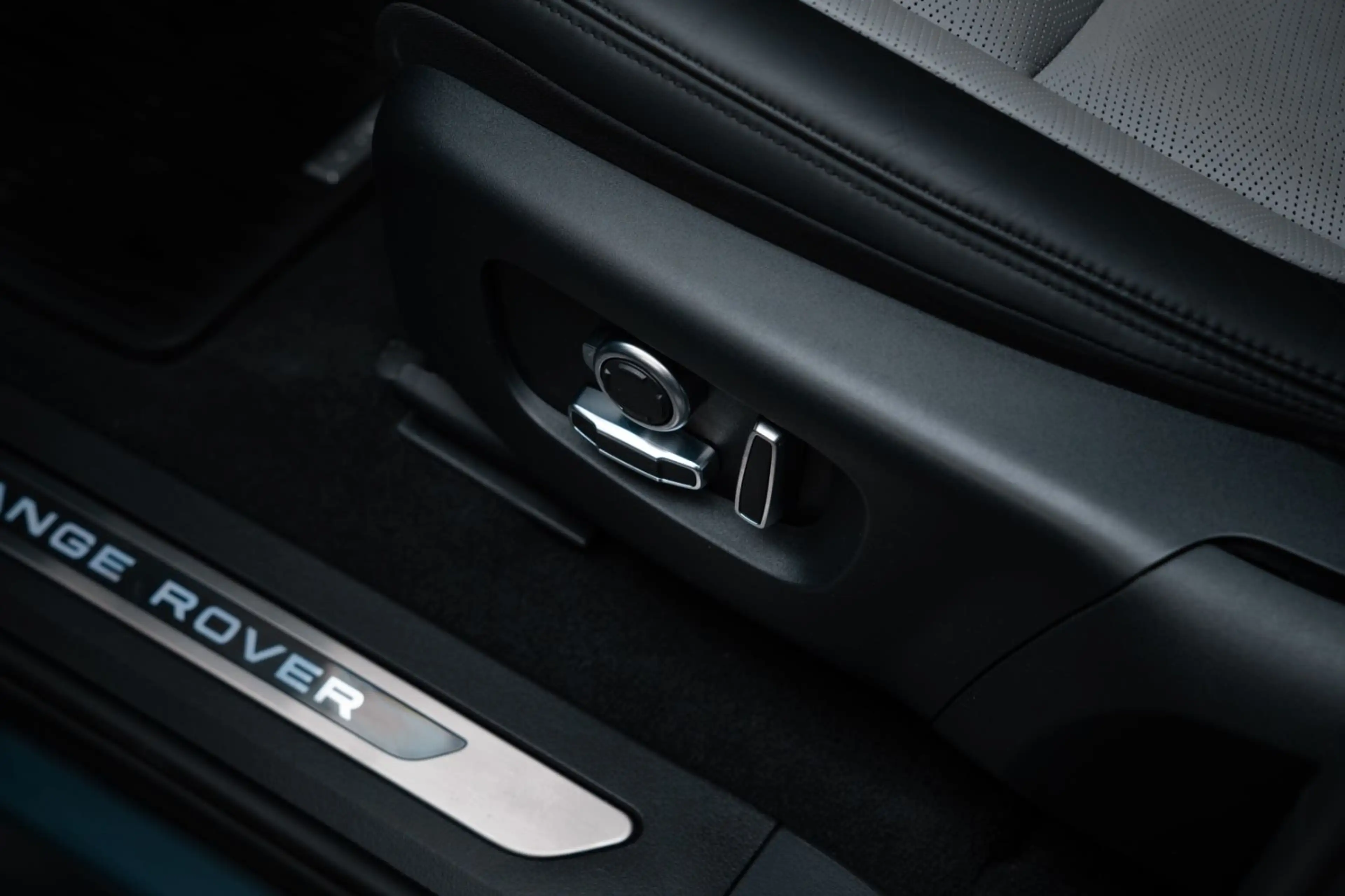 Land Rover Range Rover Evoque EVOQUE AUTOBIOGRAPHY/PROD OKT23/KOMFORT/MERIDIAN — photo 14