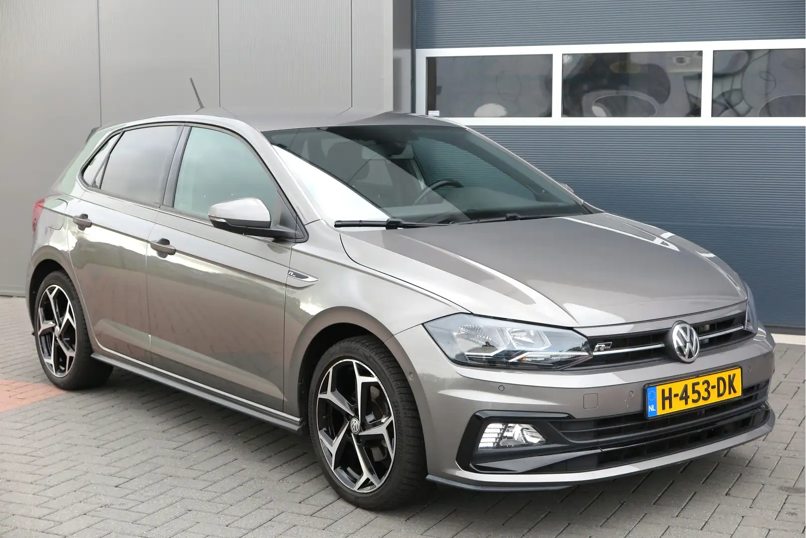 Volkswagen Polo 1.0 TSI 116pk Highline Business 2xR-Line , Beats a Gris - 2