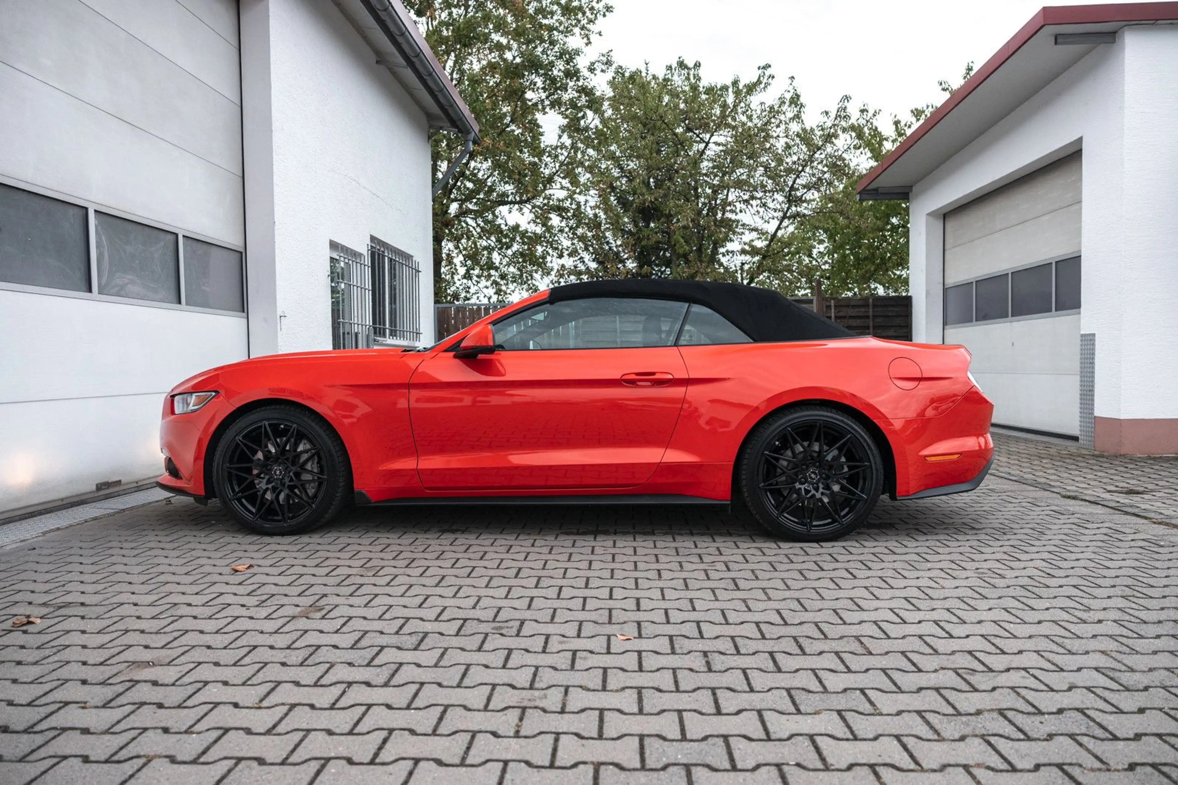 Ford Mustang Cabrio PREMIUM+20"+1.HD+DE+SCHECKHEFT — photo 9