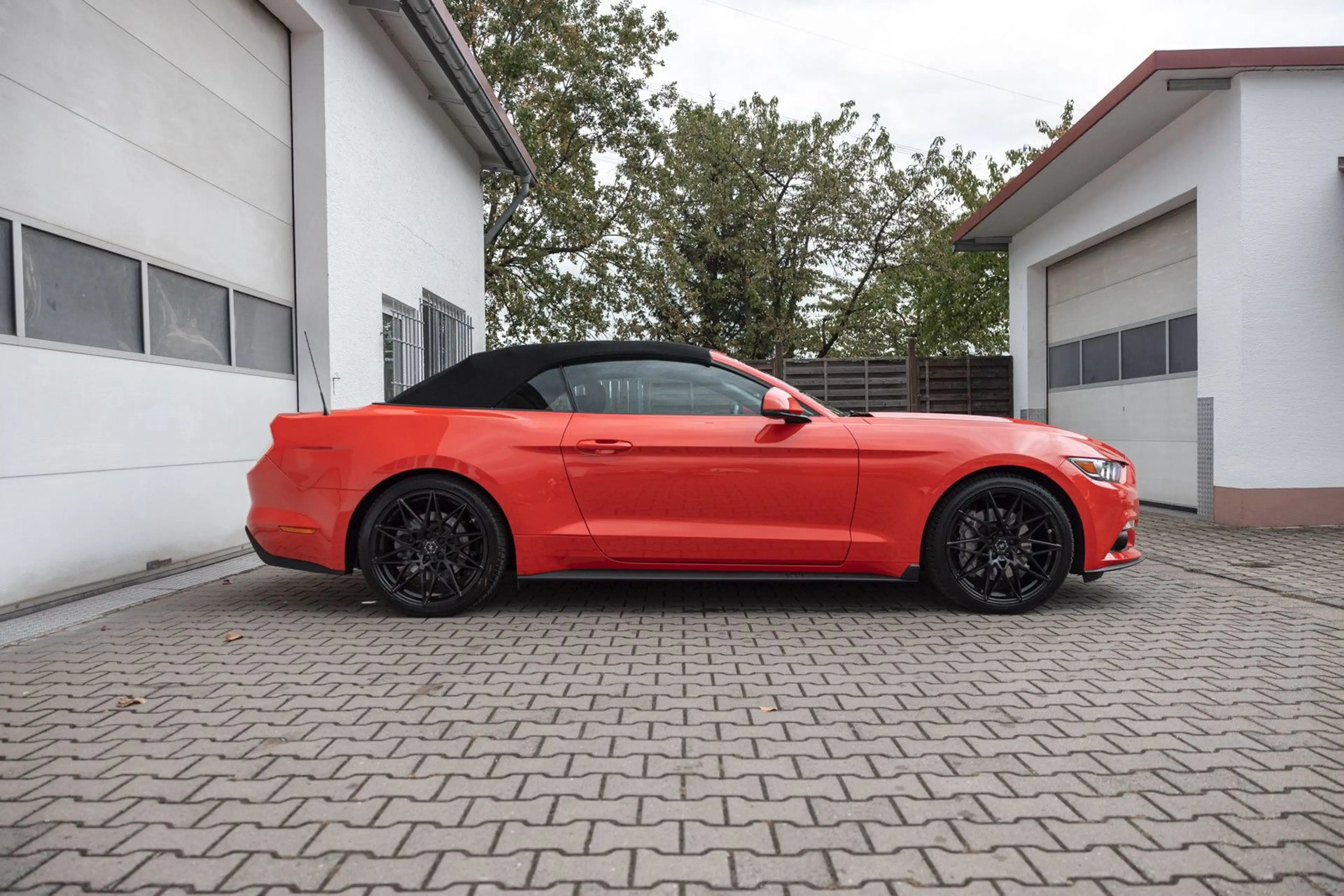 Ford Mustang Cabrio PREMIUM+20"+1.HD+DE+SCHECKHEFT — photo 8