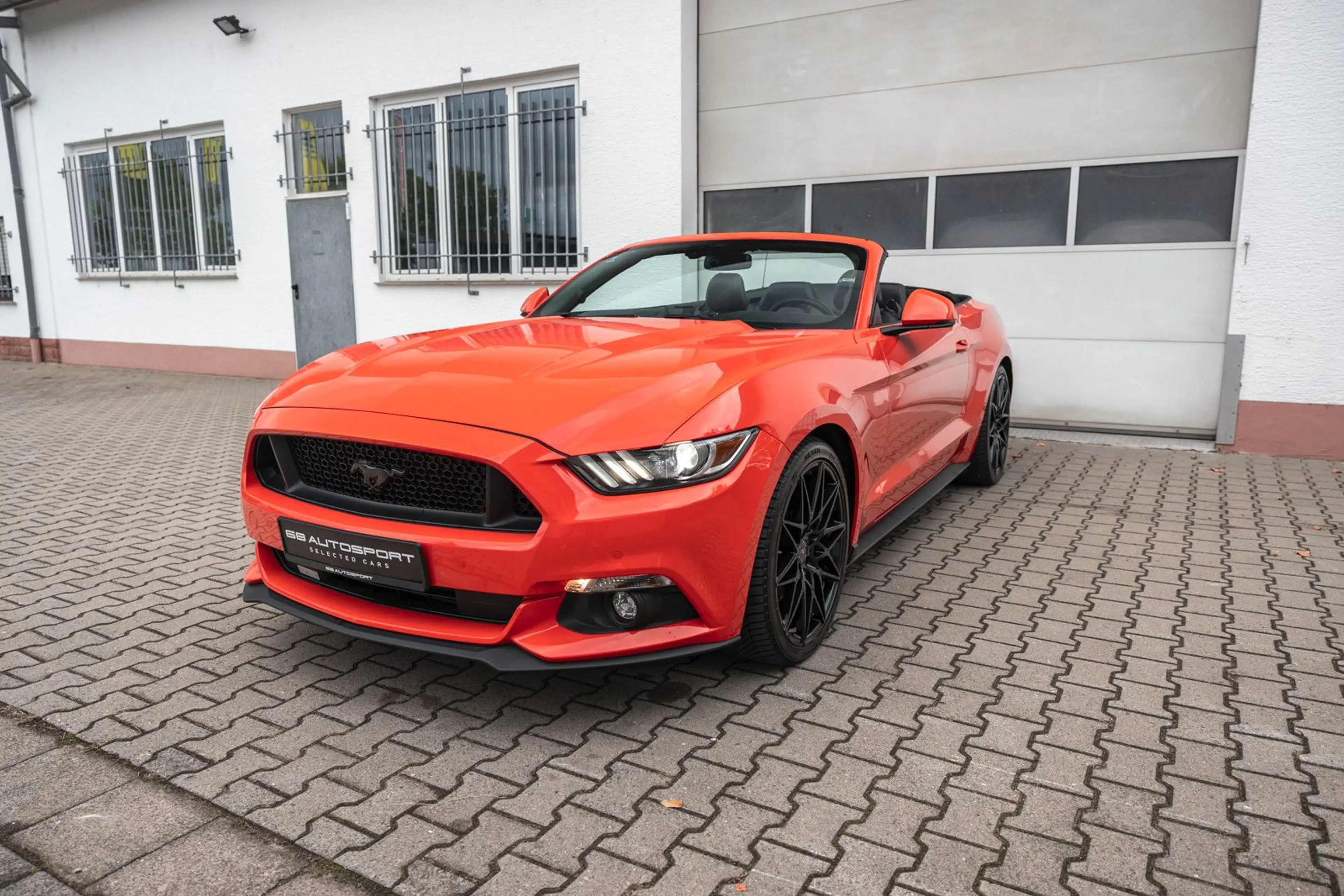 Ford Mustang Cabrio PREMIUM+20"+1.HD+DE+SCHECKHEFT
