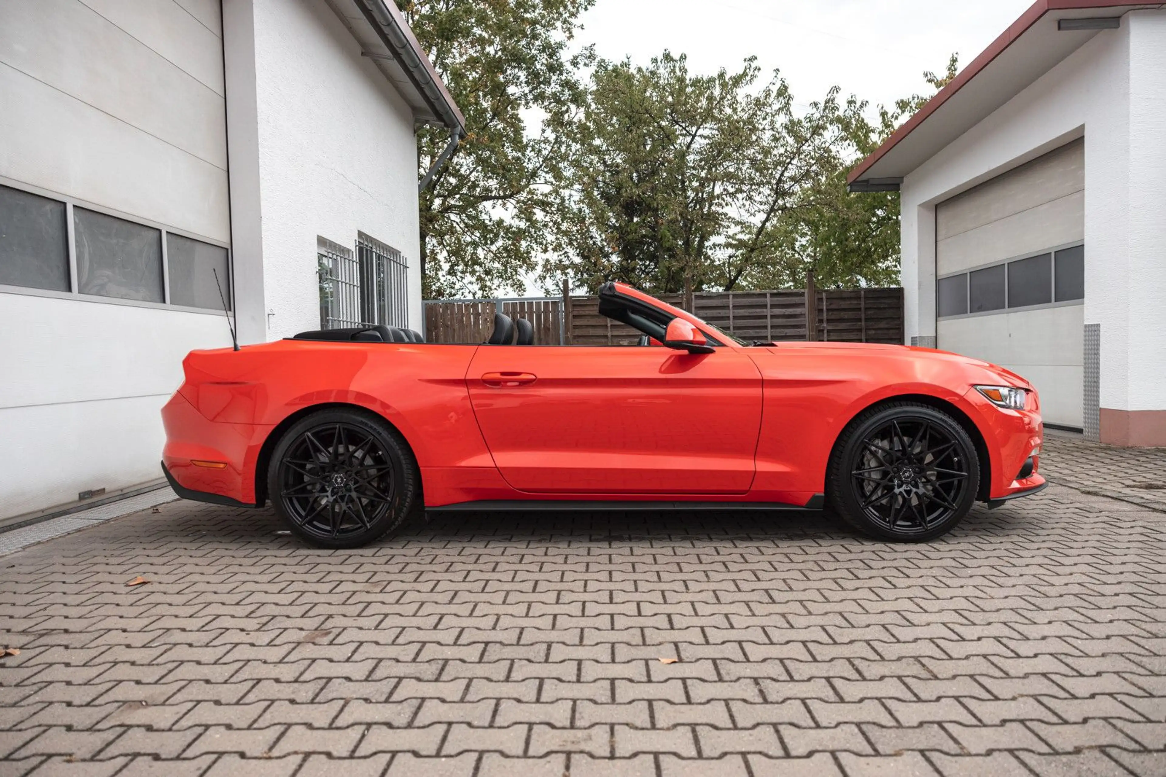 Ford Mustang Cabrio PREMIUM+20"+1.HD+DE+SCHECKHEFT — photo 4