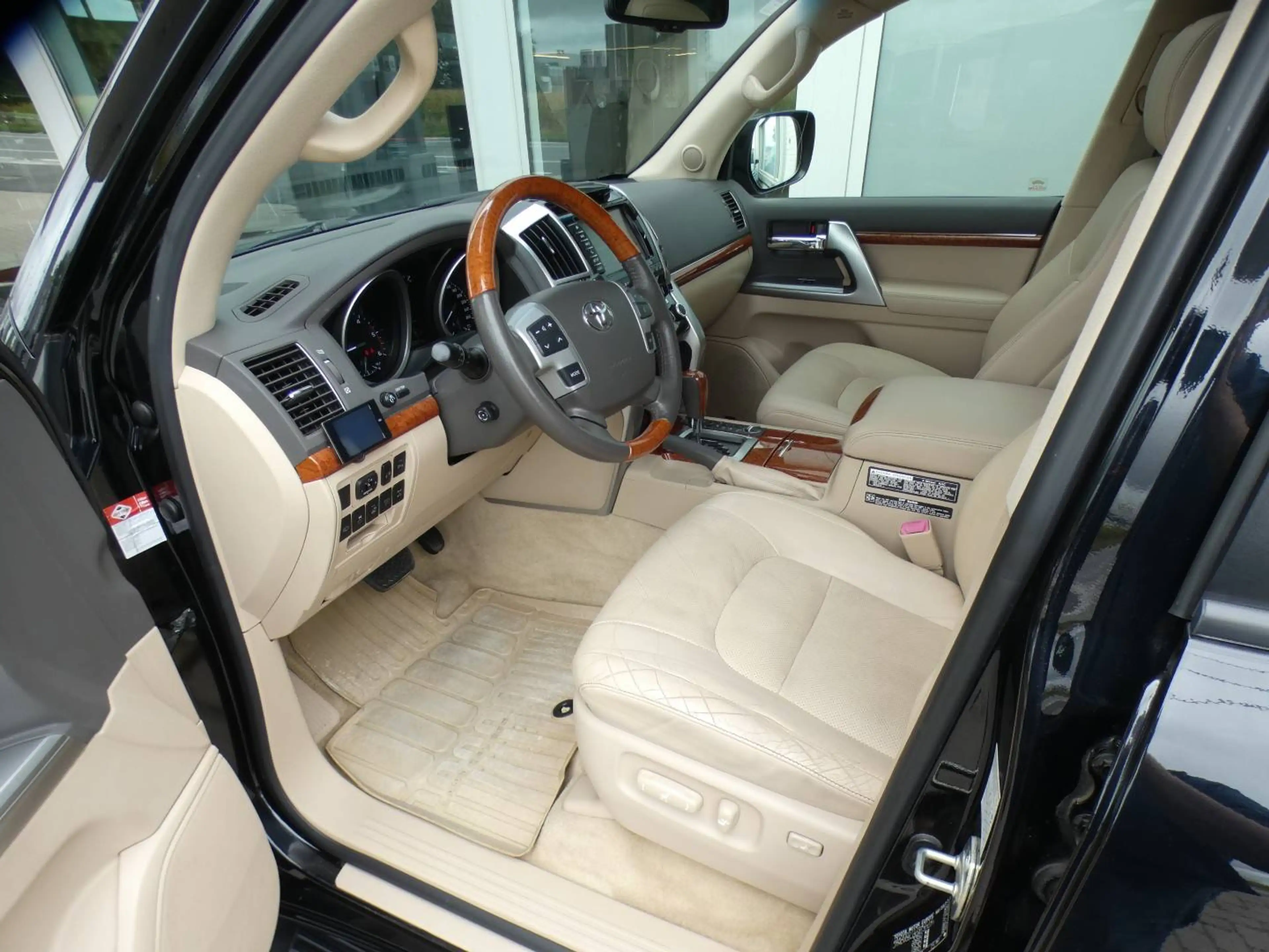 Toyota Land Cruiser 200 V8 PREMIUM +3,5 TON SLEEP +LICHTE VRACHT +LEDER +Luchtvering +Zetelventilatie +Open dak +Frigo — photo 10