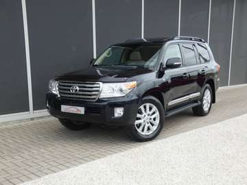 200 V8 PREMIUM +3,5 TON SLEEP +LICHTE VRACHT +LEDER +Luchtvering +Zetelventilatie +Open dak +Frigo