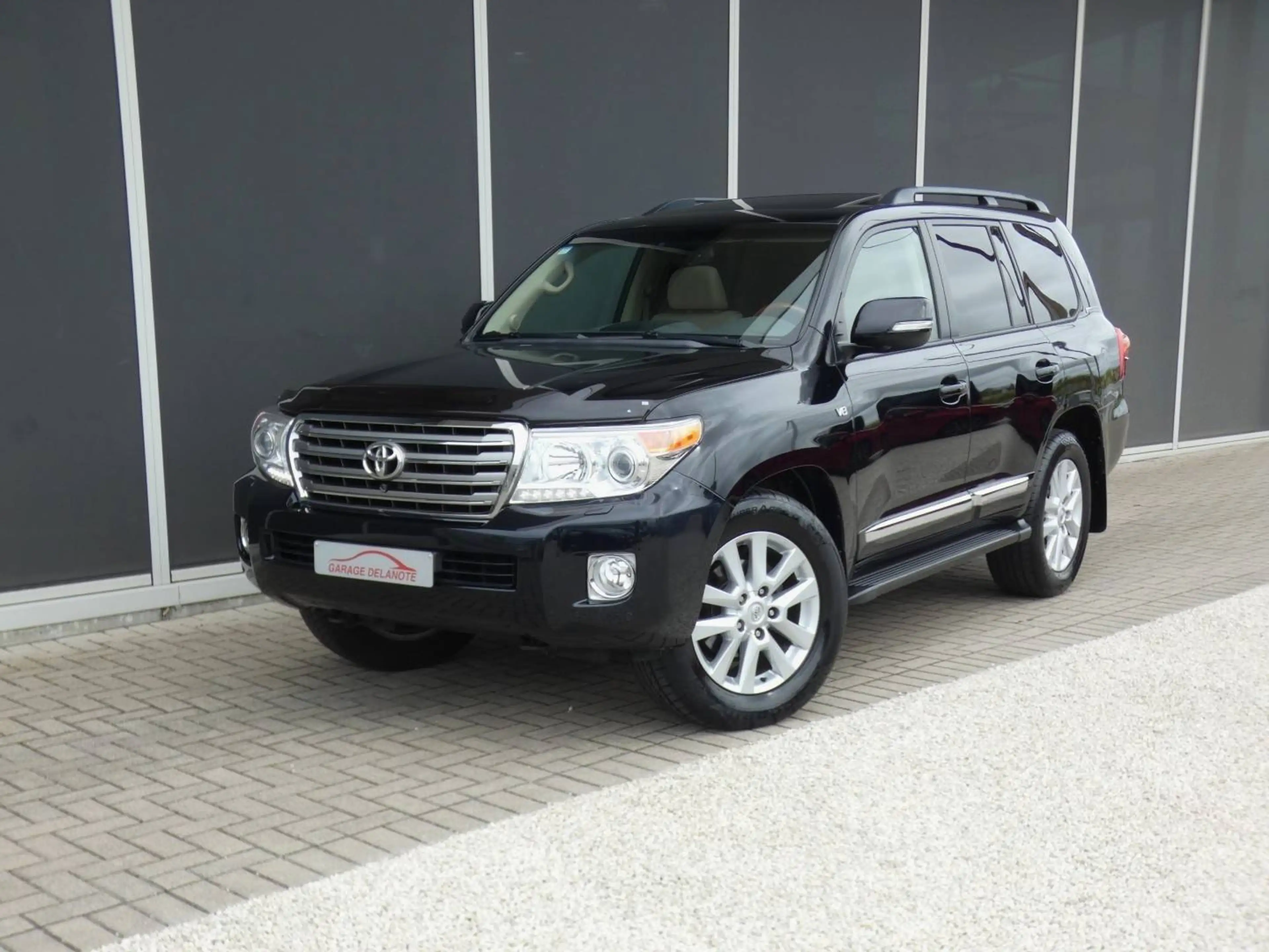 Toyota Land Cruiser 200 V8 PREMIUM +3,5 TON SLEEP +LICHTE VRACHT +LEDER +Luchtvering +Zetelventilatie +Open dak +Frigo