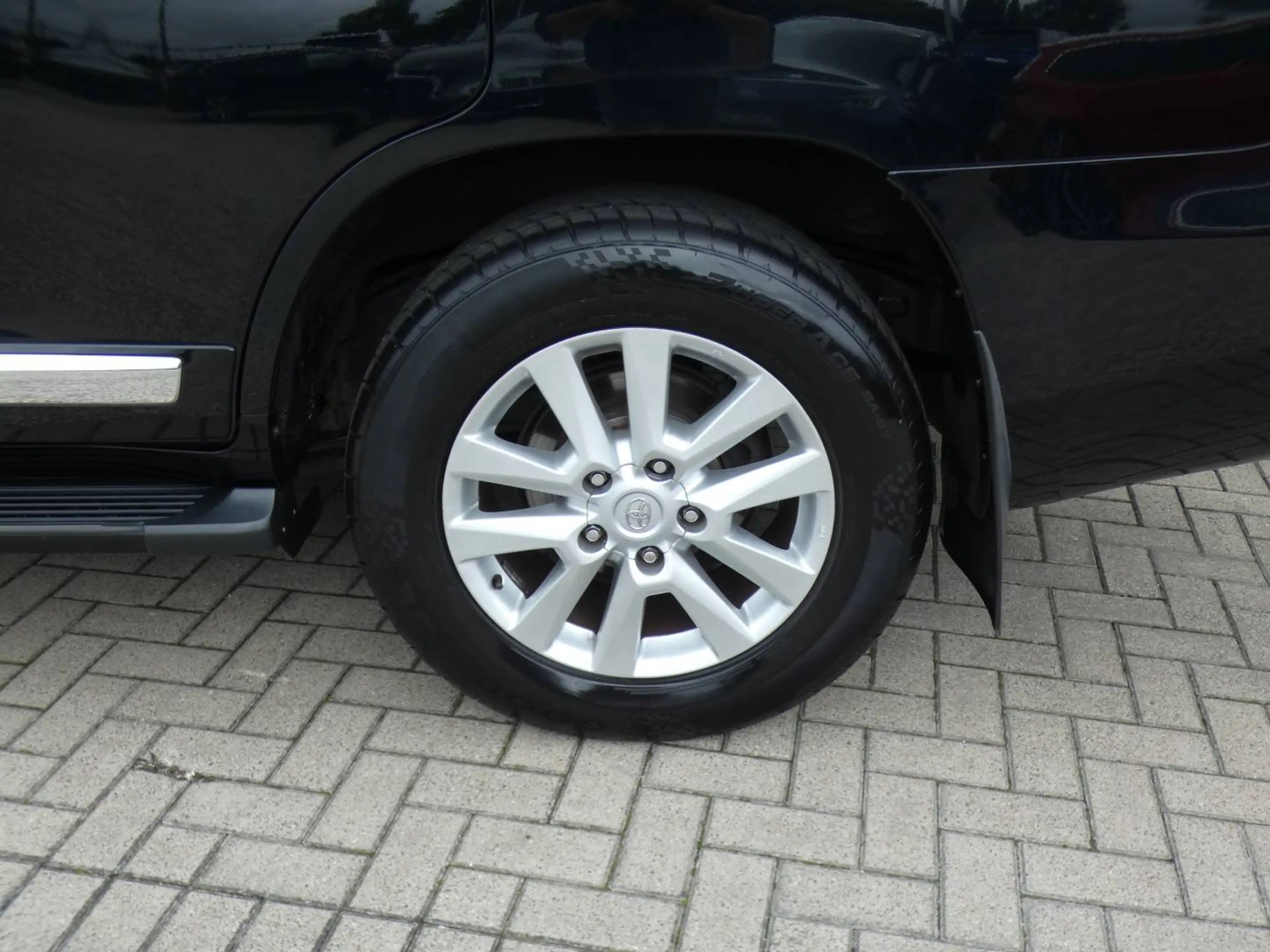 Toyota Land Cruiser 200 V8 PREMIUM +3,5 TON SLEEP +LICHTE VRACHT +LEDER +Luchtvering +Zetelventilatie +Open dak +Frigo — photo 6