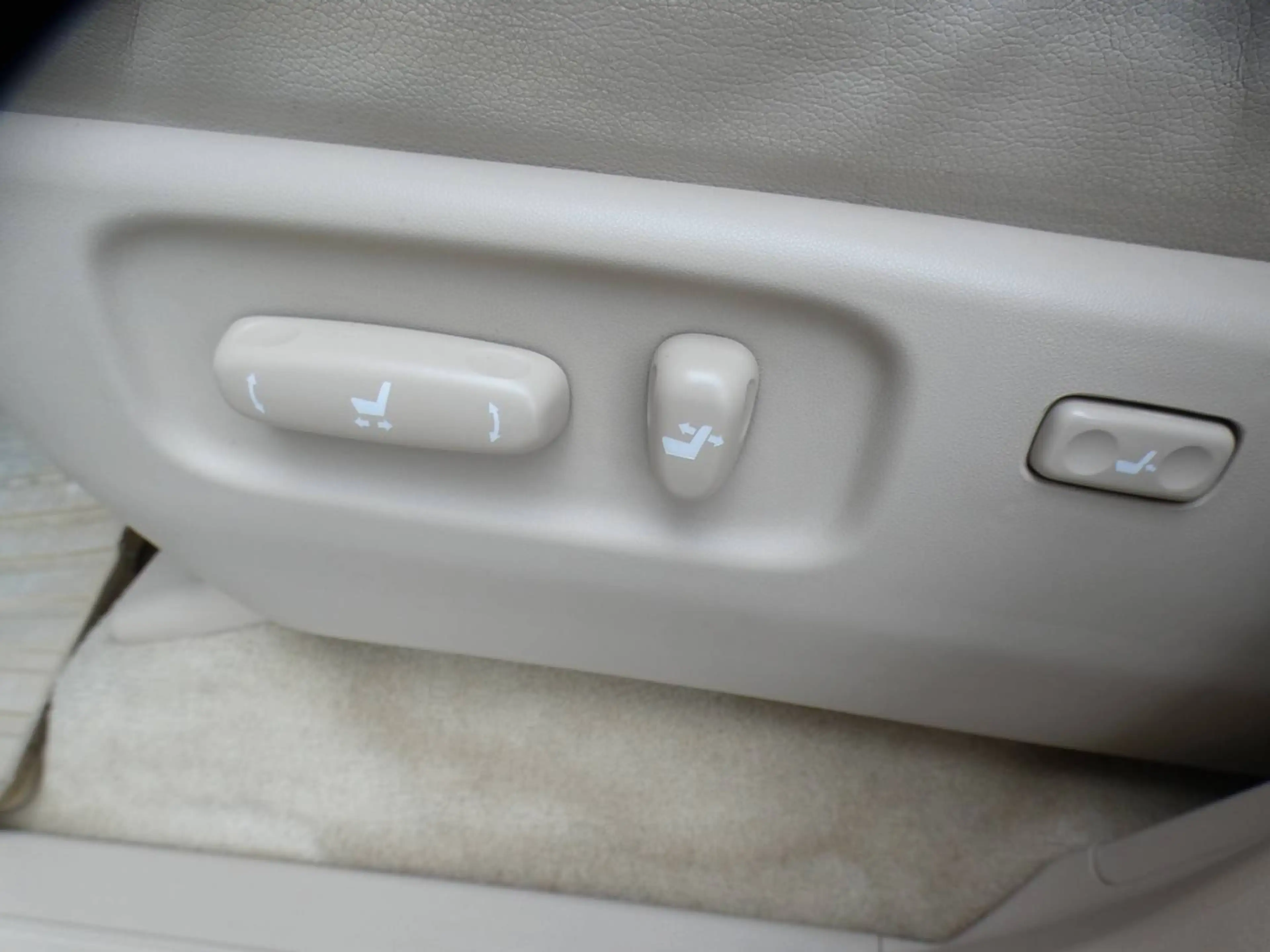 Toyota Land Cruiser 200 V8 PREMIUM +3,5 TON SLEEP +LICHTE VRACHT +LEDER +Luchtvering +Zetelventilatie +Open dak +Frigo — photo 12