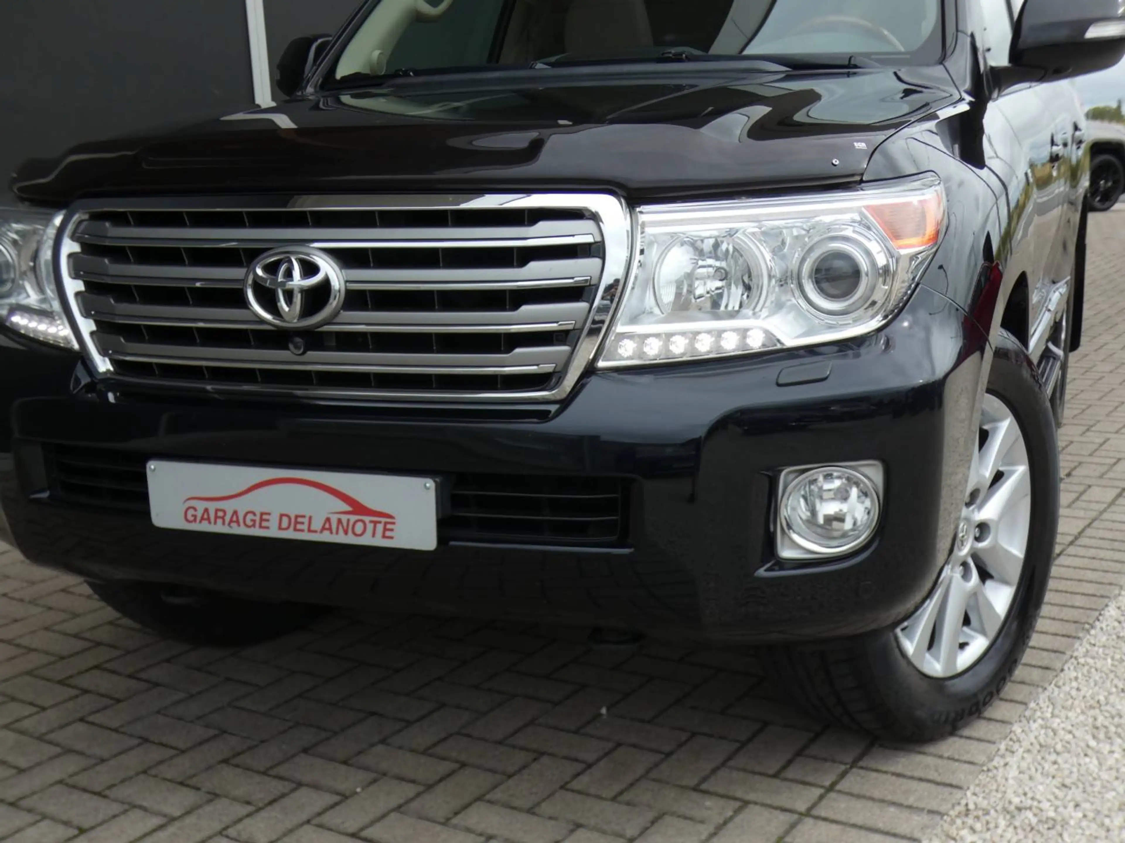 Toyota Land Cruiser 200 V8 PREMIUM +3,5 TON SLEEP +LICHTE VRACHT +LEDER +Luchtvering +Zetelventilatie +Open dak +Frigo — photo 2