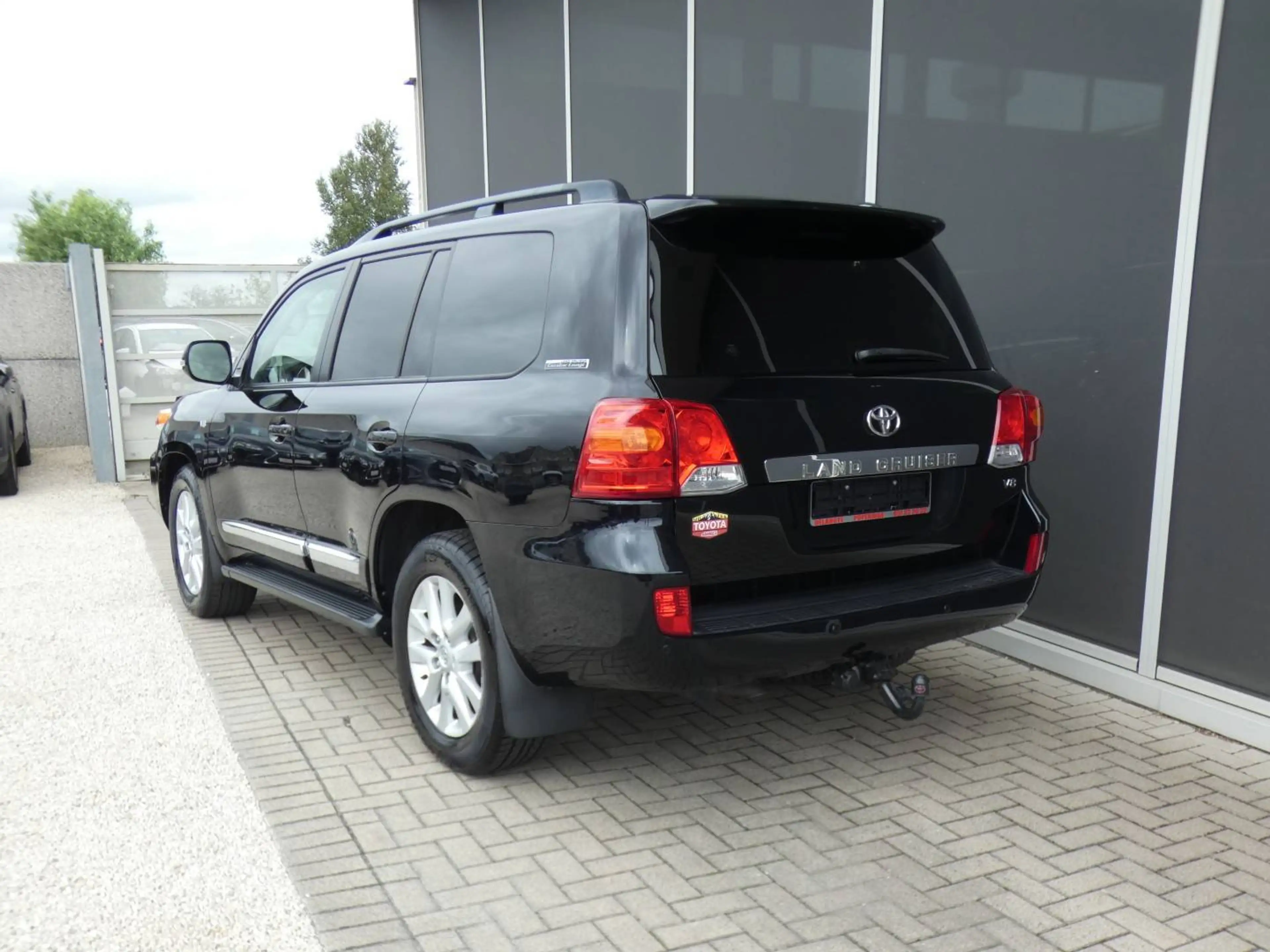 Toyota Land Cruiser 200 V8 PREMIUM +3,5 TON SLEEP +LICHTE VRACHT +LEDER +Luchtvering +Zetelventilatie +Open dak +Frigo — photo 5