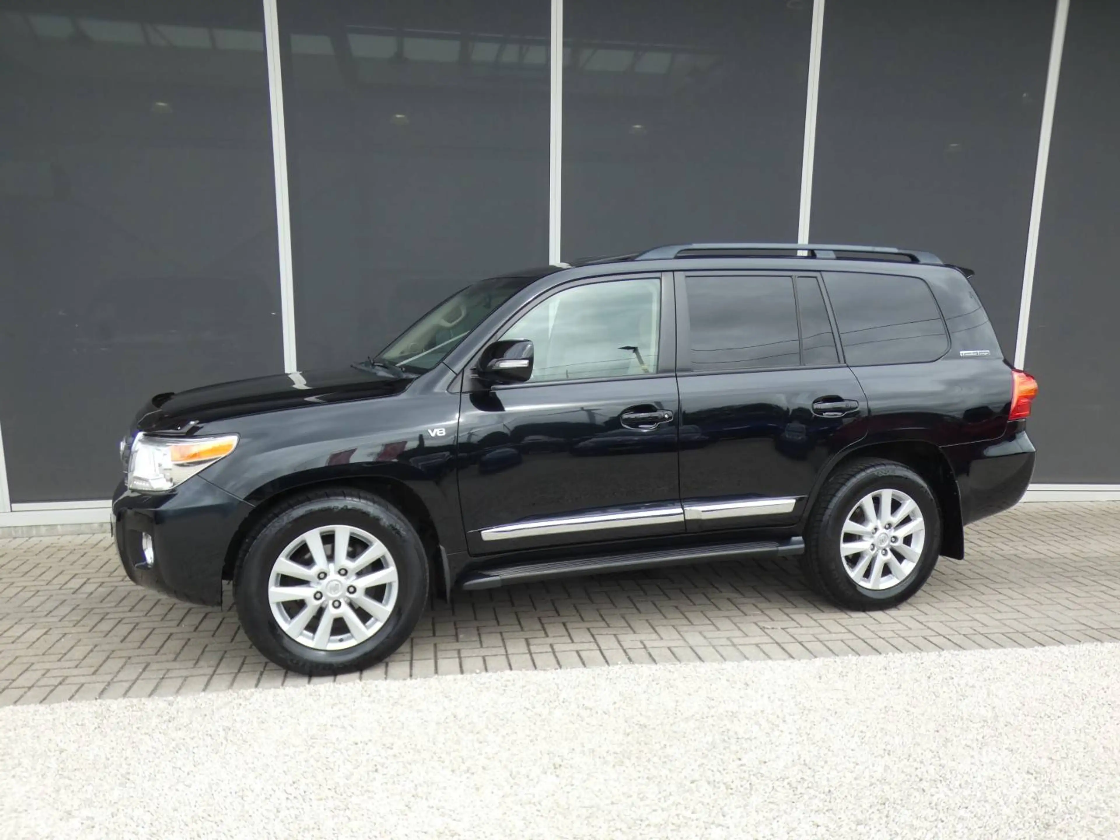 Toyota Land Cruiser 200 V8 PREMIUM +3,5 TON SLEEP +LICHTE VRACHT +LEDER +Luchtvering +Zetelventilatie +Open dak +Frigo — photo 4