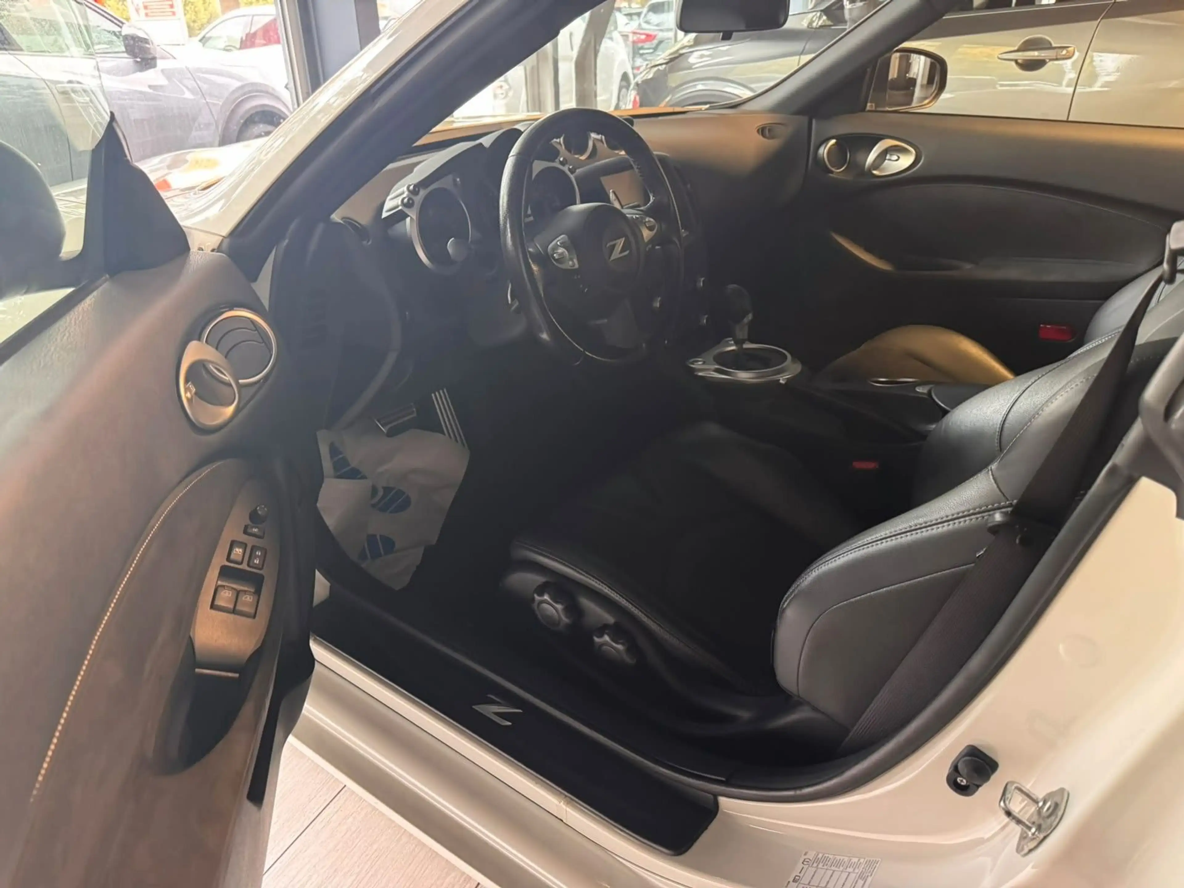 Nissan 370Z 370 Z Premium Pack — photo 7