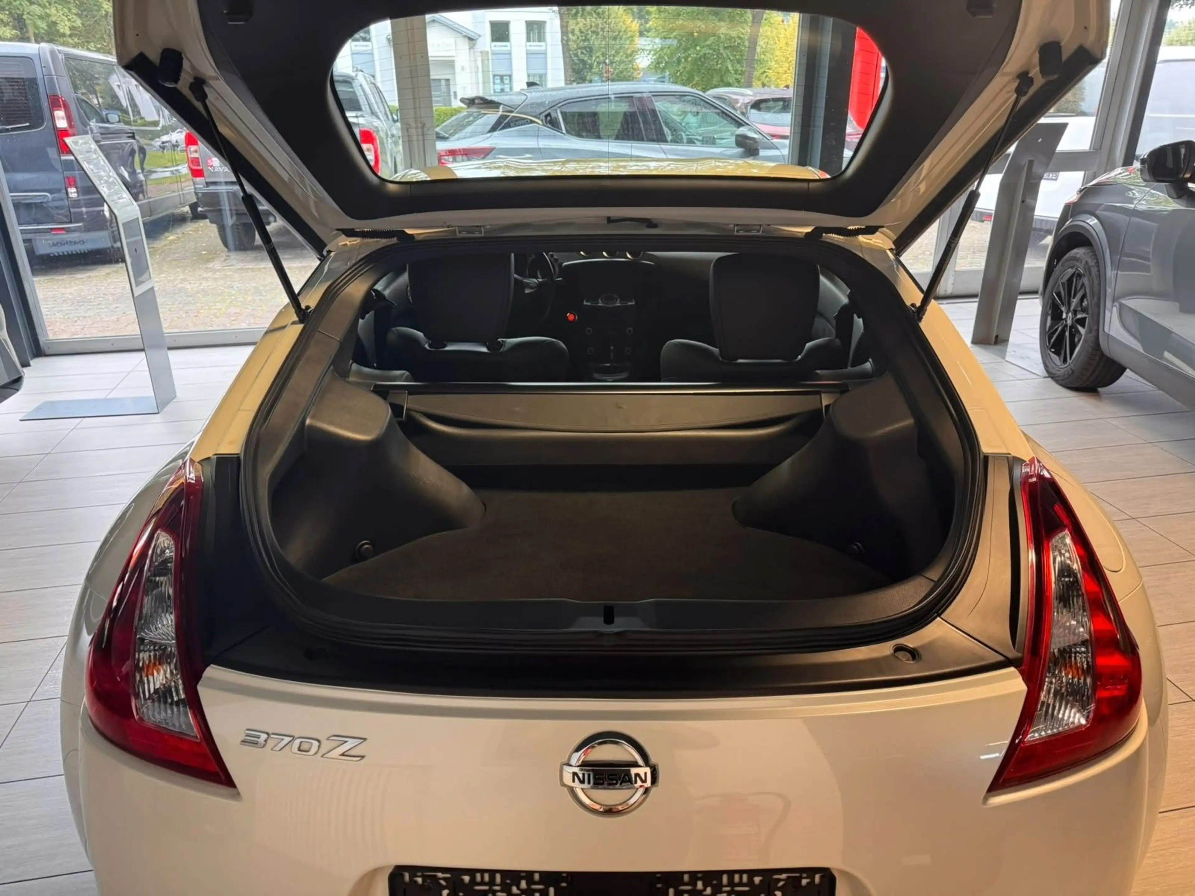 Nissan 370Z 370 Z Premium Pack — photo 5