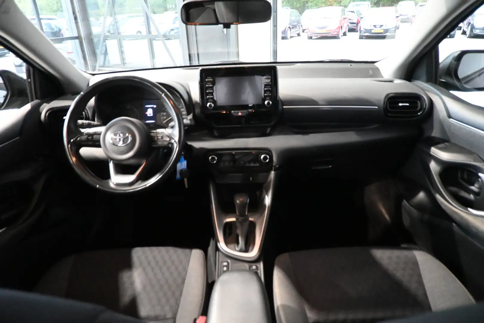 Toyota Yaris 1.5 Hybrid Active Automaat Carplay Camera Dealer O Zwart - 2