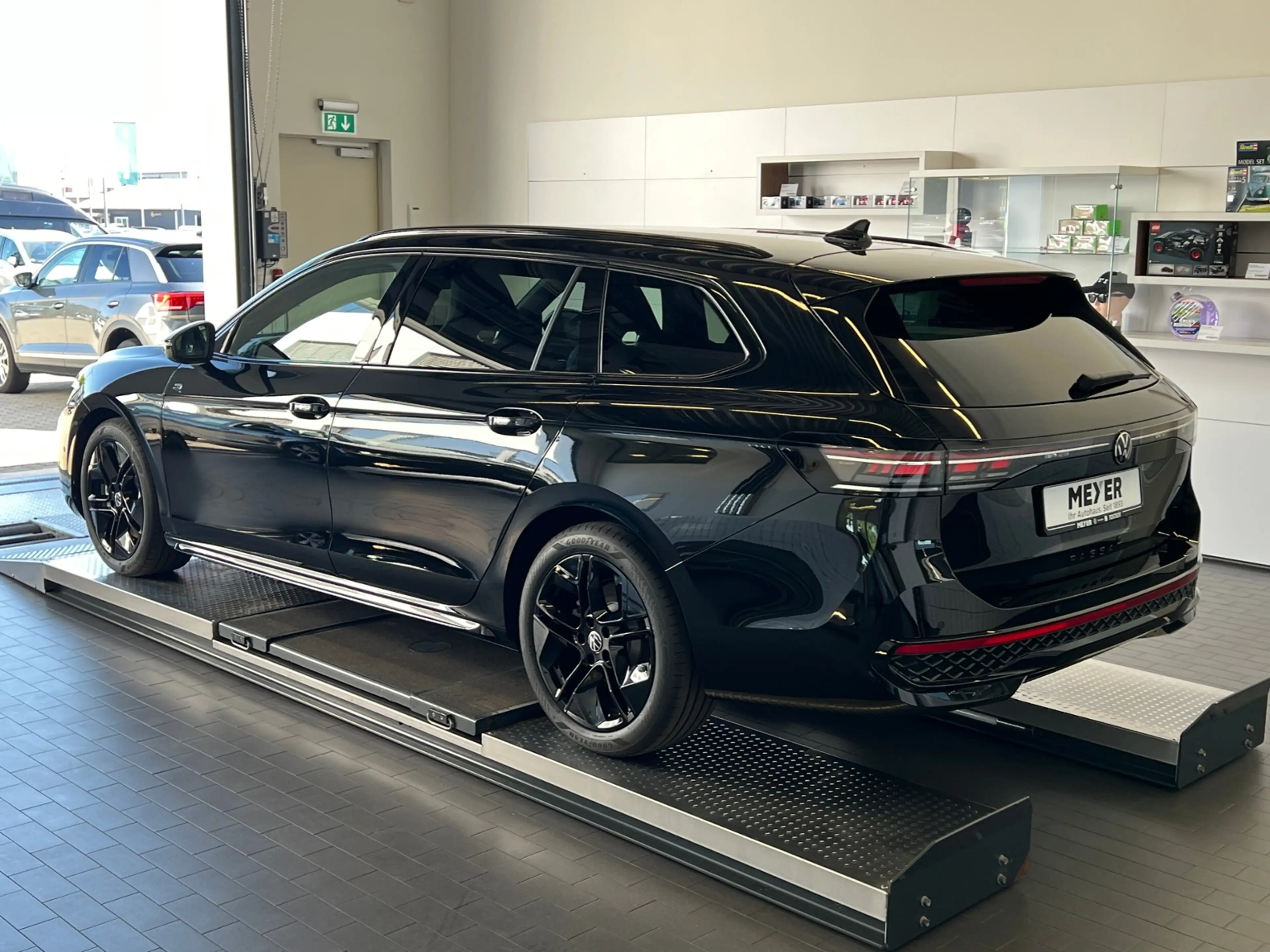 Volkswagen Passat Variant R-Line 2.0 TDI DSG 4MOTION *AHK,Black Style,Harma — photo 3