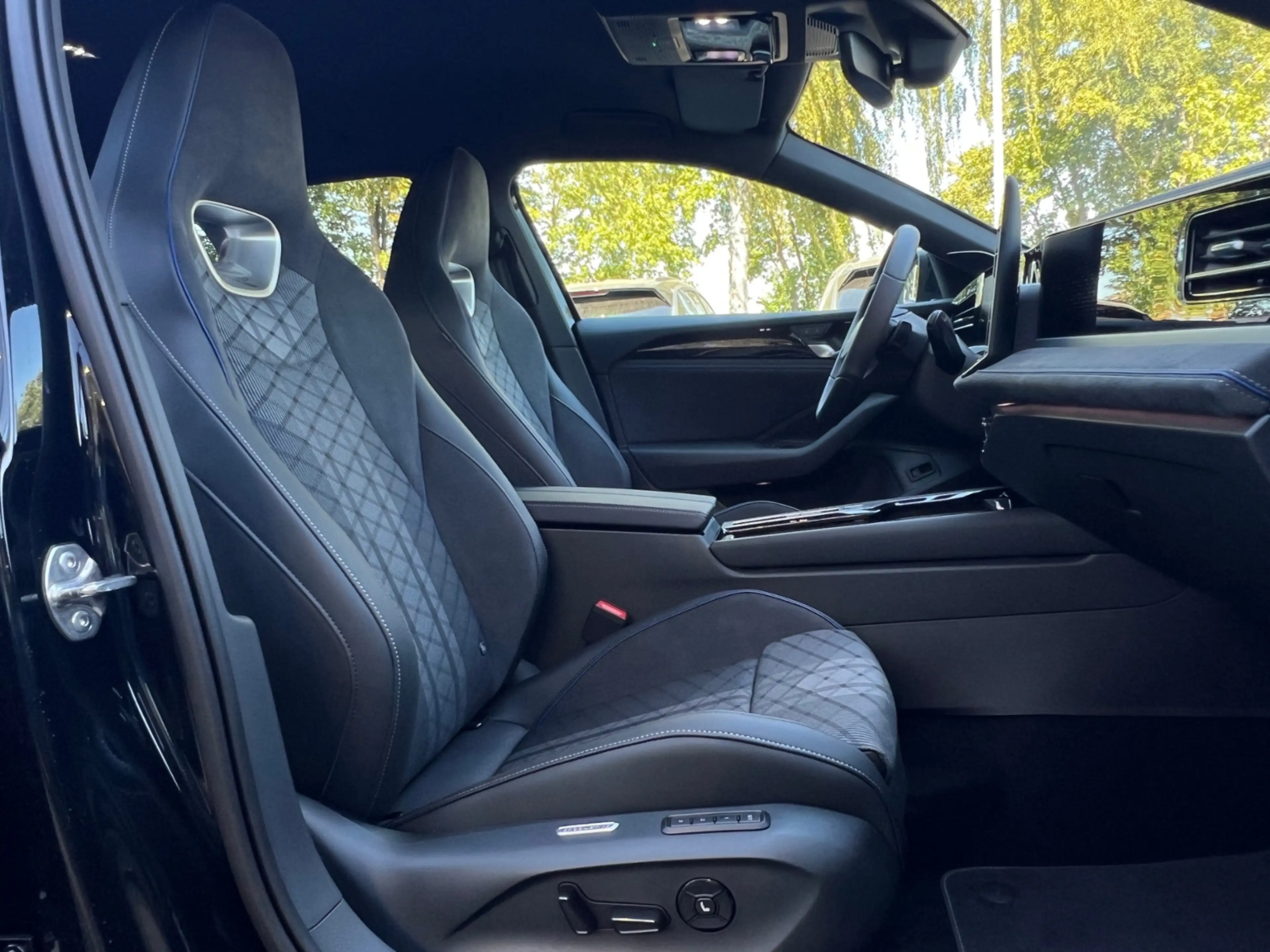 Volkswagen Passat Variant R-Line 2.0 TDI DSG 4MOTION *AHK,Black Style,Harma — photo 10