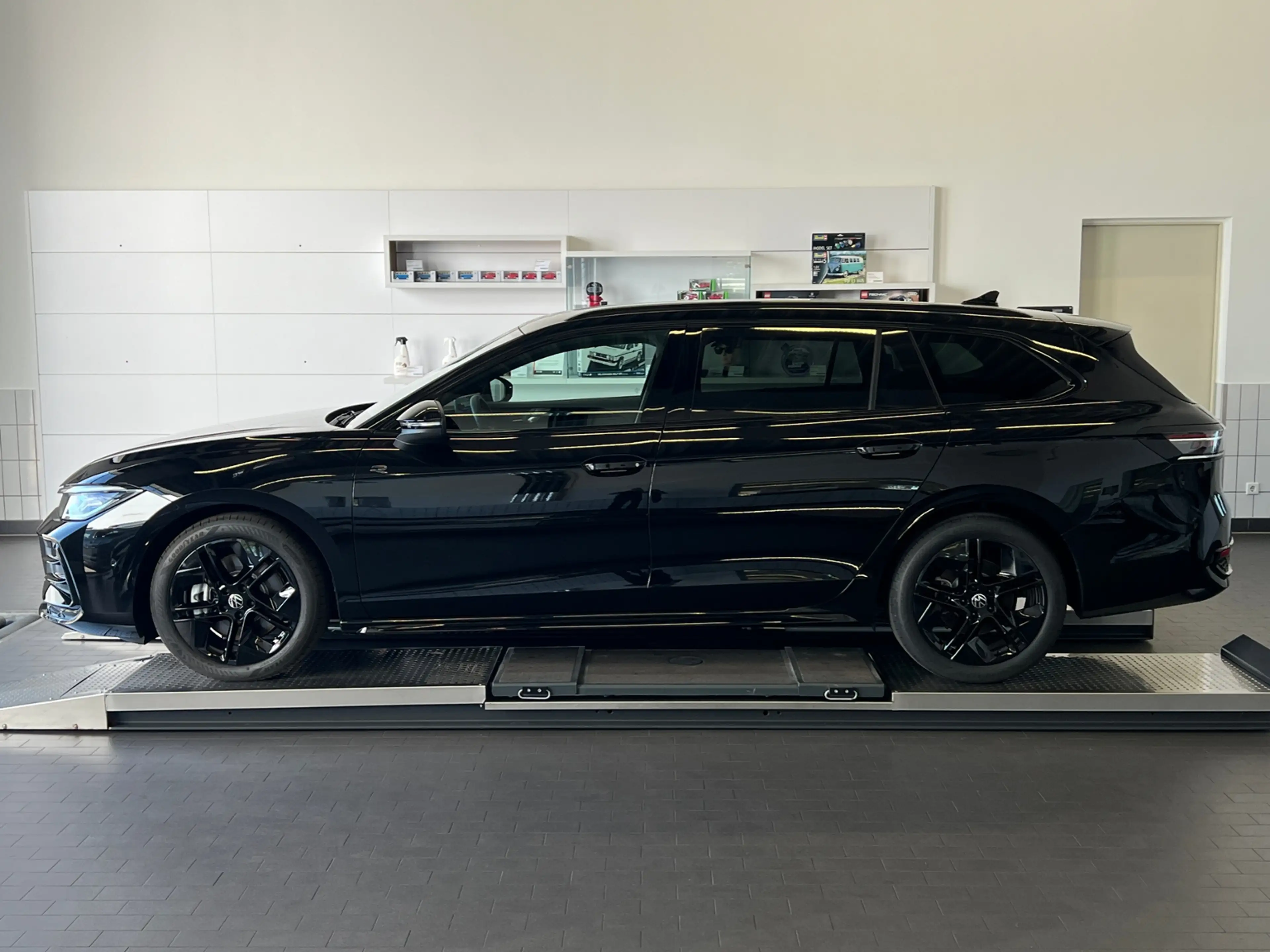Volkswagen Passat Variant R-Line 2.0 TDI DSG 4MOTION *AHK,Black Style,Harma — photo 2