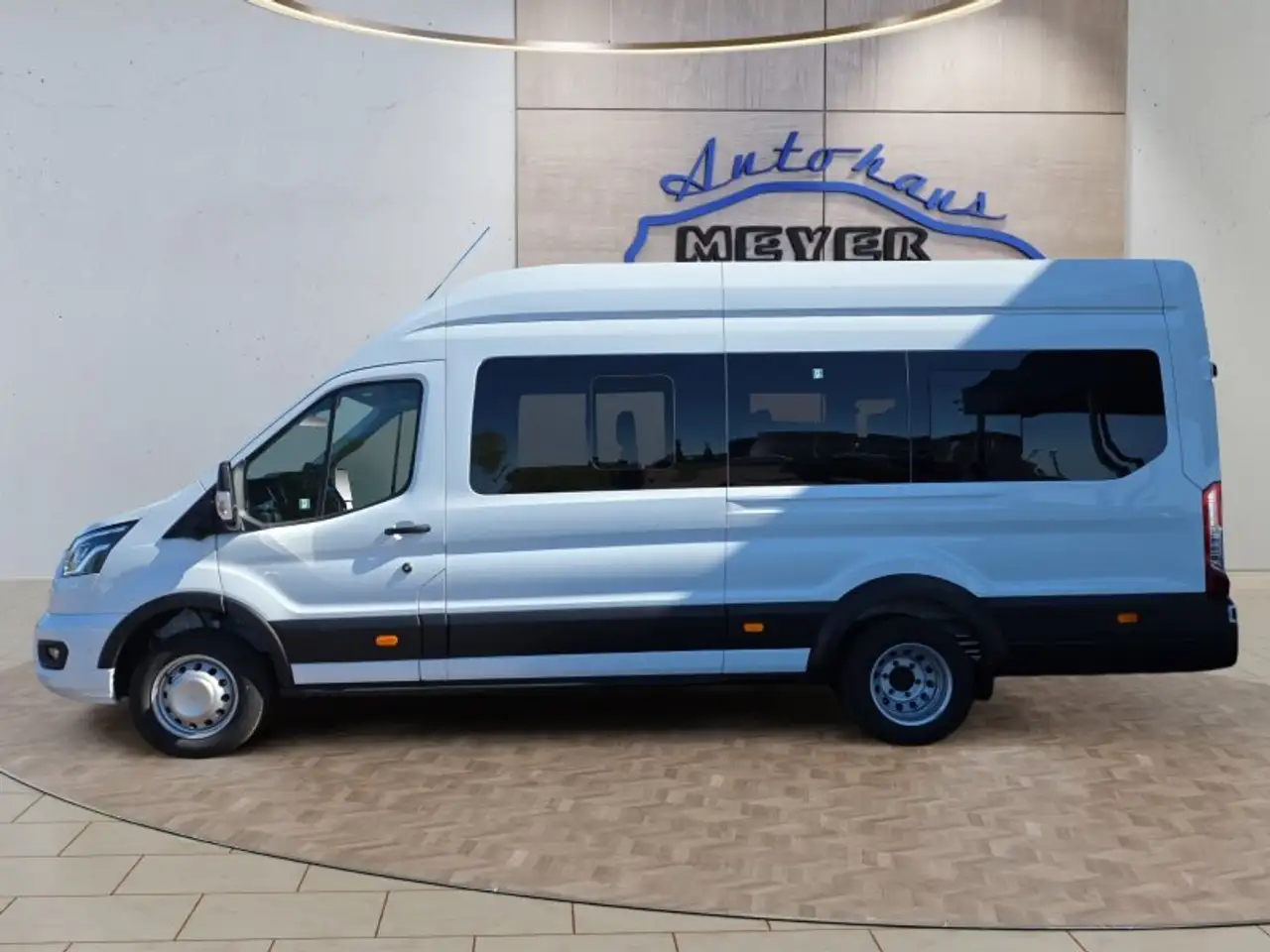 Ford Transit Bus 460 L4H3 17-Sitzer UPE=87000Euro! ** 2