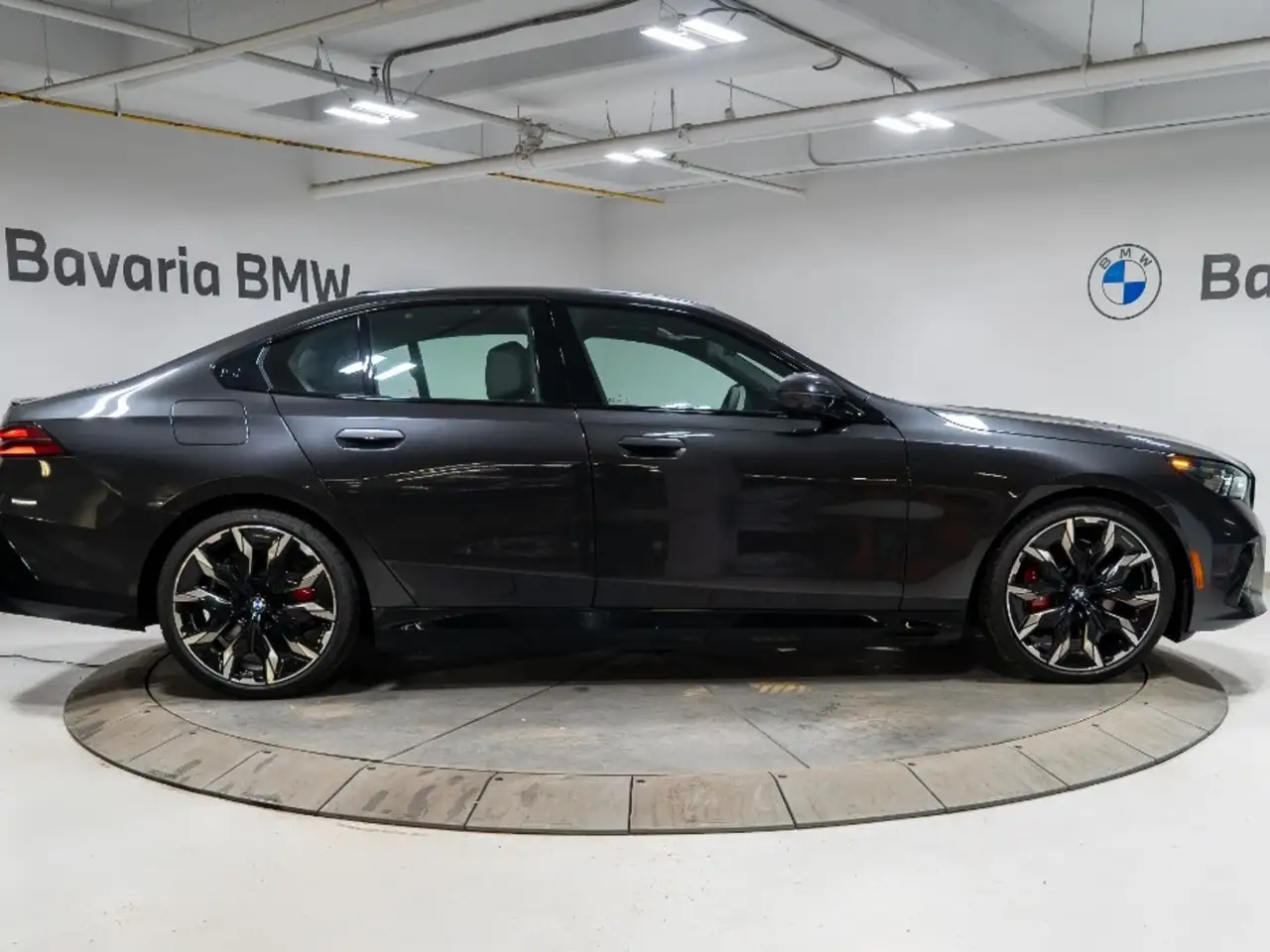 BMW 5 Series снимка BMW 5 Series