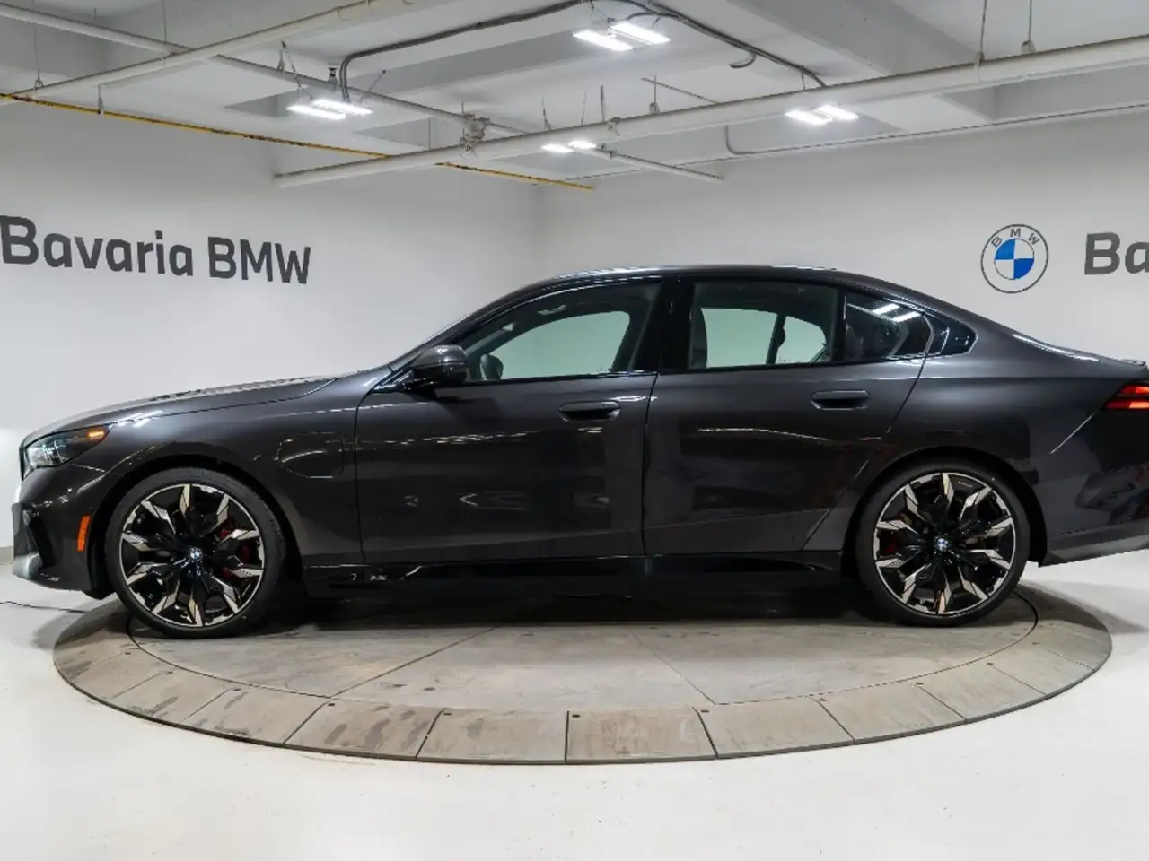 BMW 5 Series снимка BMW 5 Series