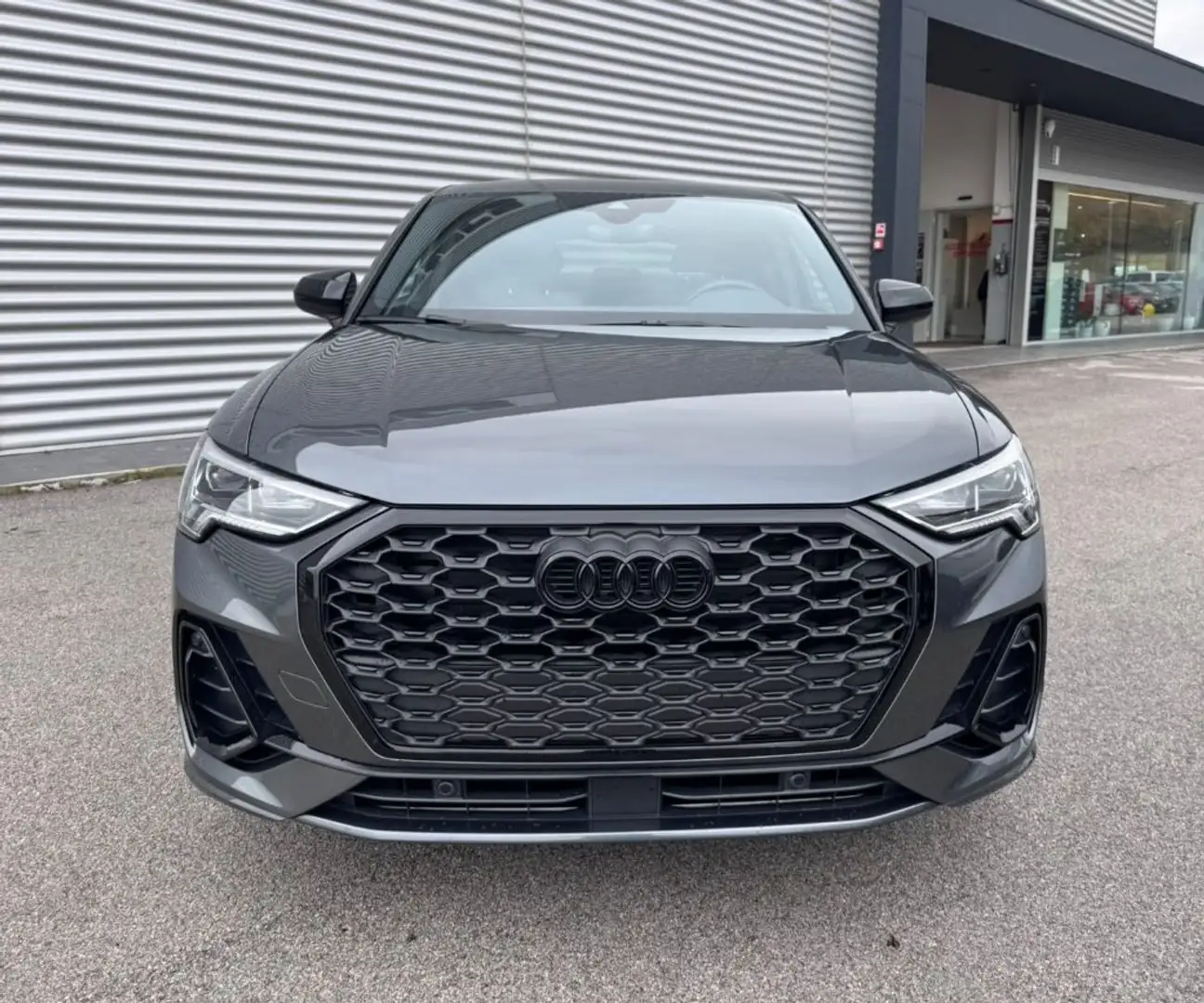 Audi Q3 SPB 35 TDI Stronic Identity Black S-line SPORTBACK Grigio - 2