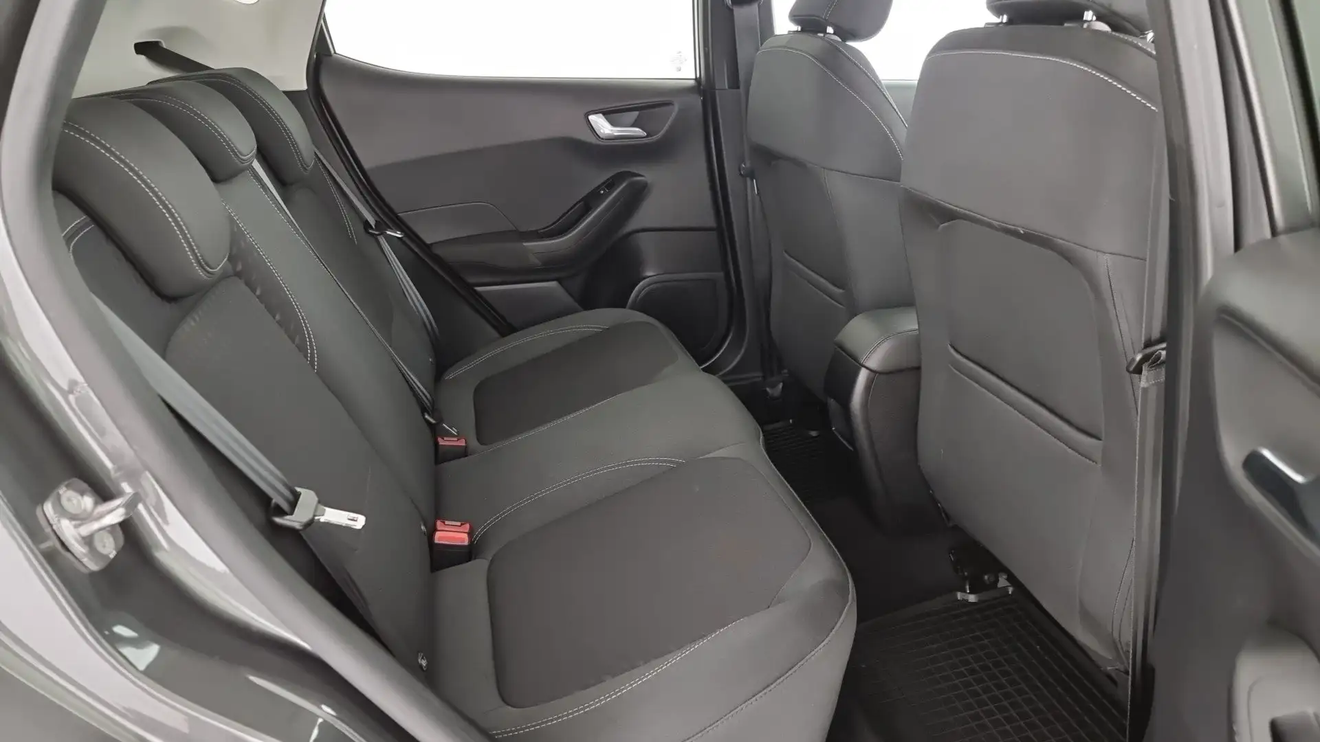 Ford Fiesta 1.1 85 CV 5 porte Titanium Grigio - 2