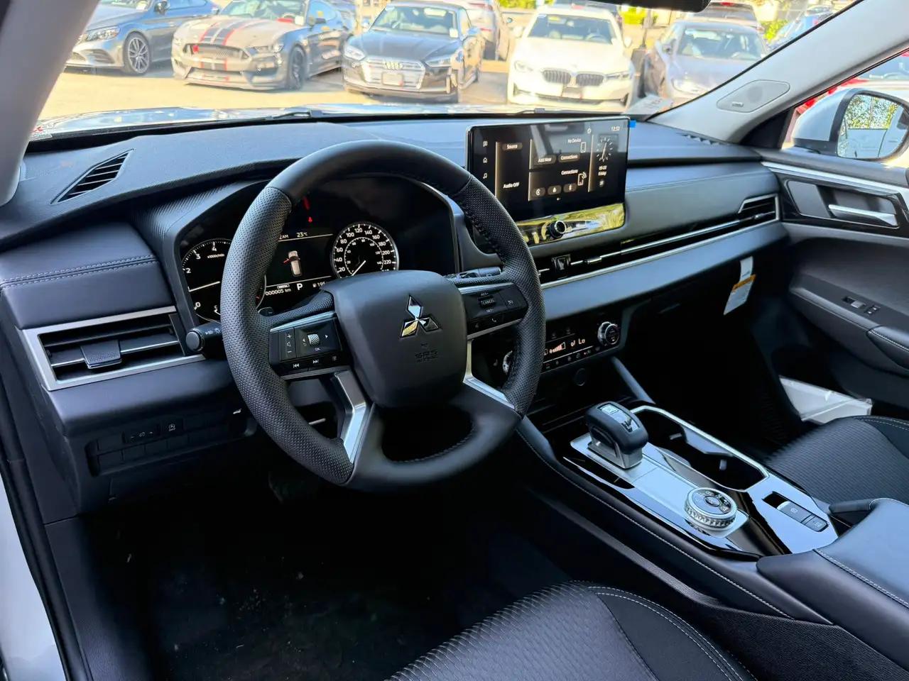 Mitsubishi Outlander снимка Mitsubishi Outlander