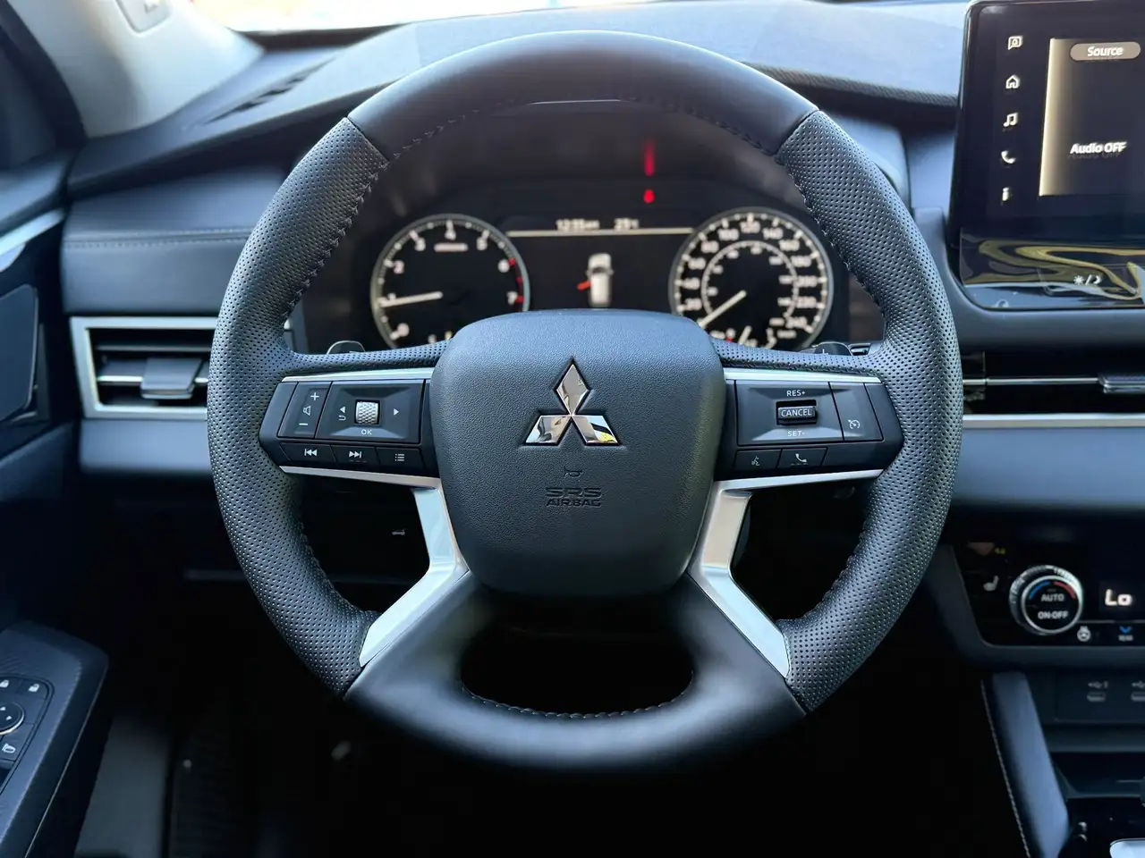 Mitsubishi Outlander снимка Mitsubishi Outlander