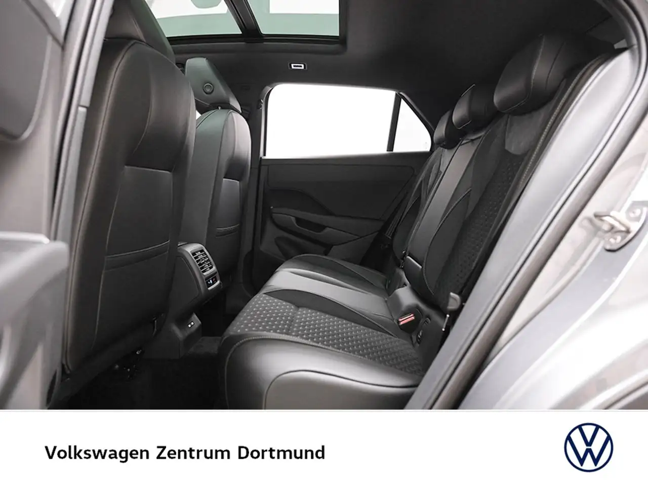Volkswagen T-Roc 1.5 R-LINE DSG PANO AHK MATRIXLED LM20 12