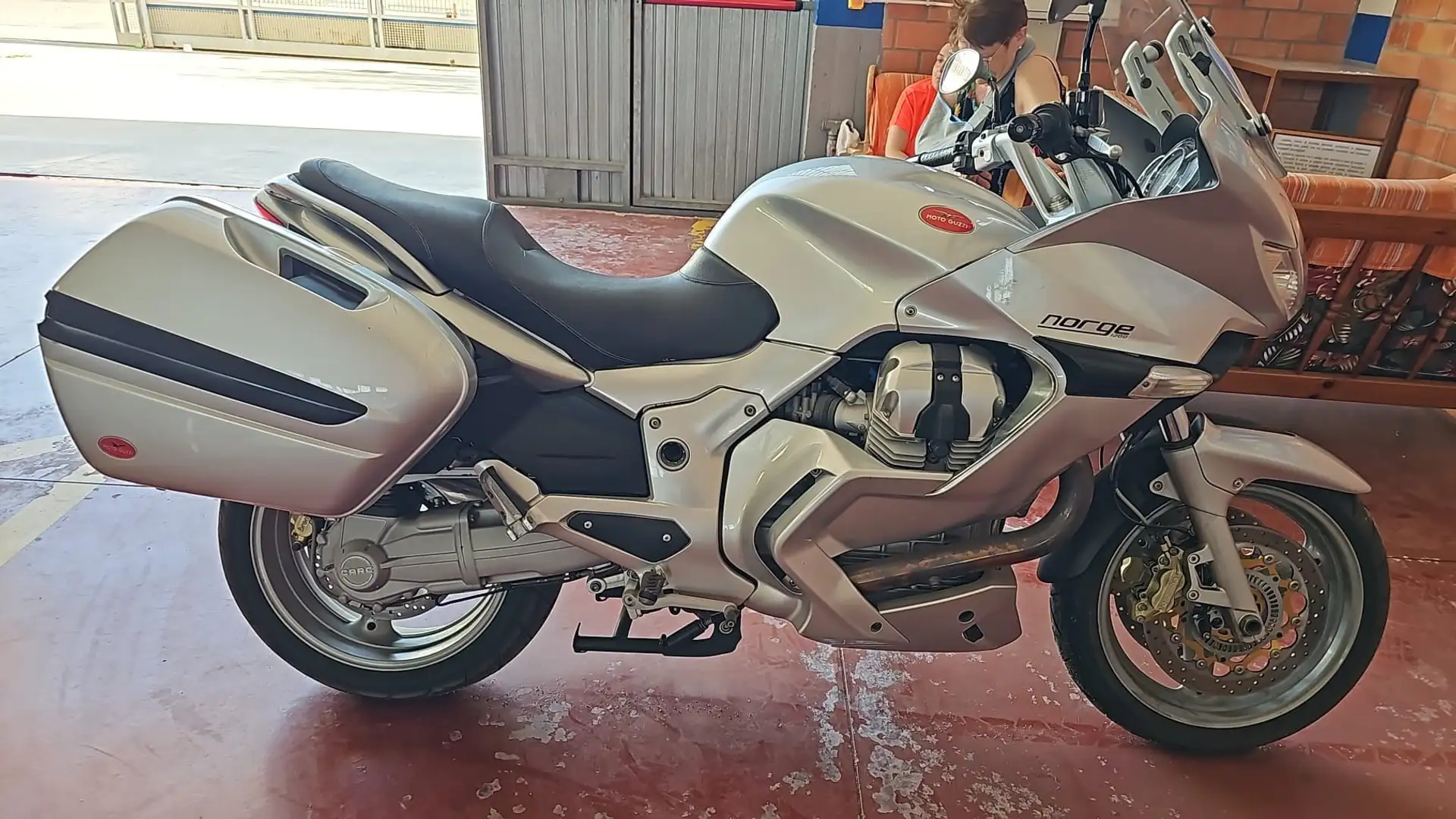 Moto Guzzi Norge 1200 Grigio - 1