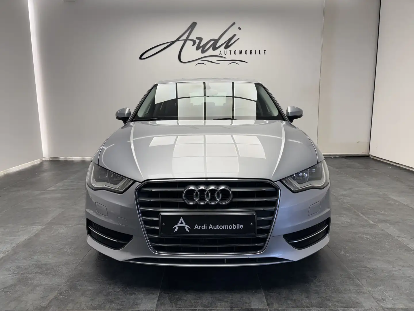 Audi A3 Sportback 1.6 TDi ultra *CRUISE*1ER PROP*GARANTIE* Gris - 2