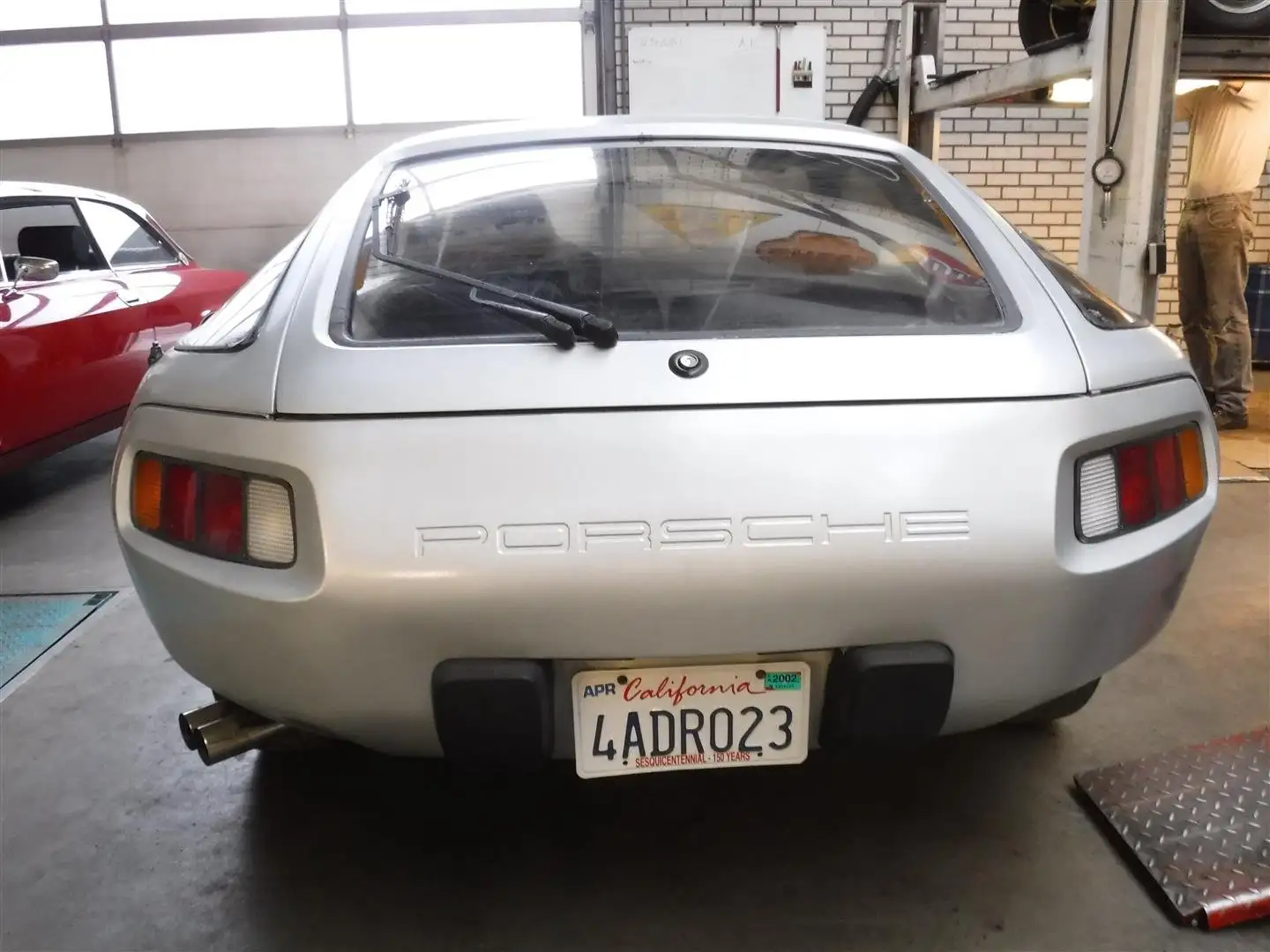 Porsche 928 Coupé srebrna - 2