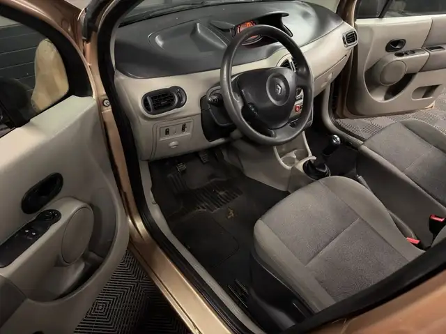 Renault Modus view 9