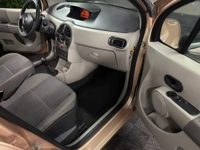 Renault Modus view 13