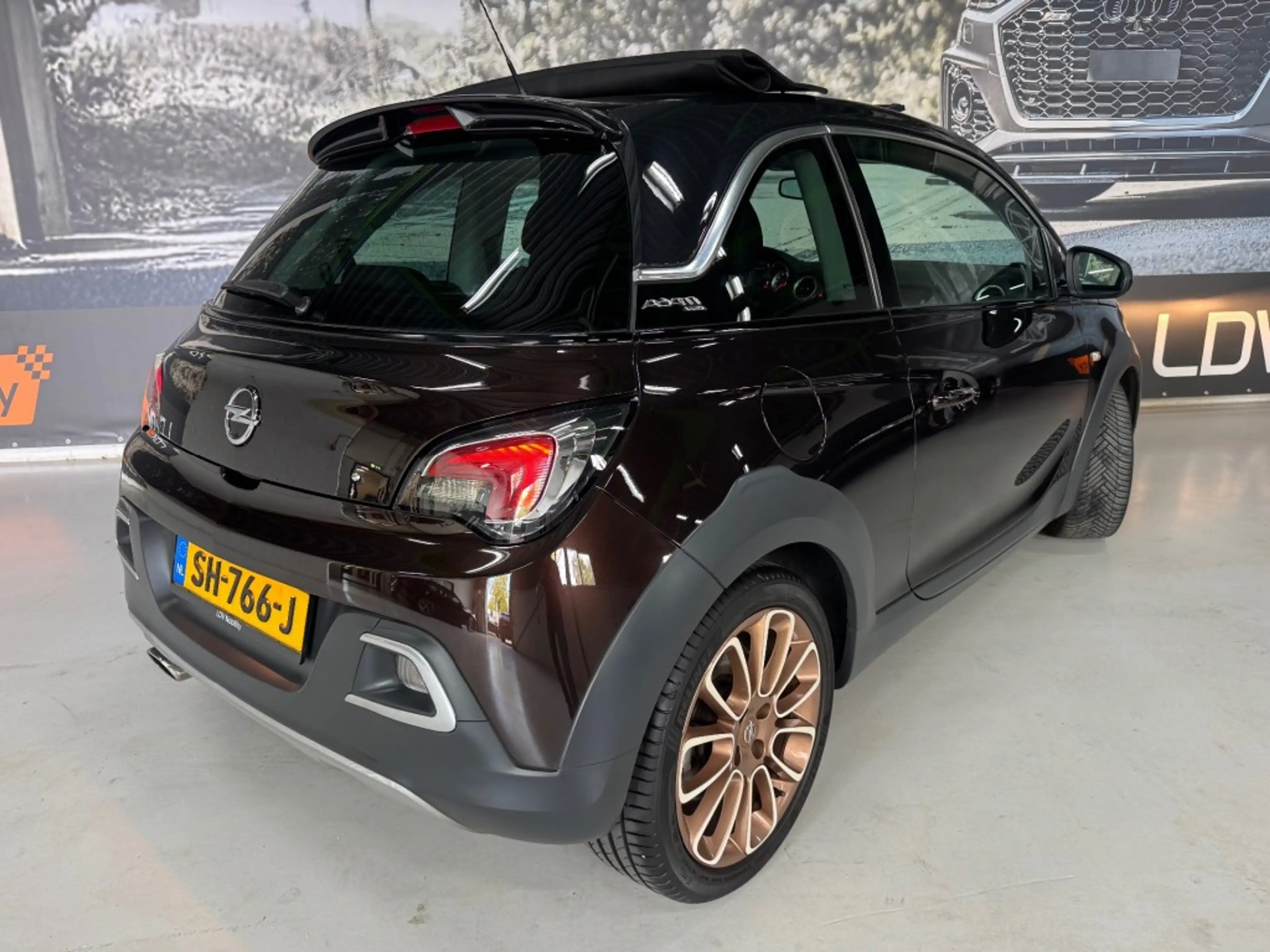 Opel Adam 1.0 TURBO ROCKS / Cruise / Bluetooth / 17 inch / A — photo 7