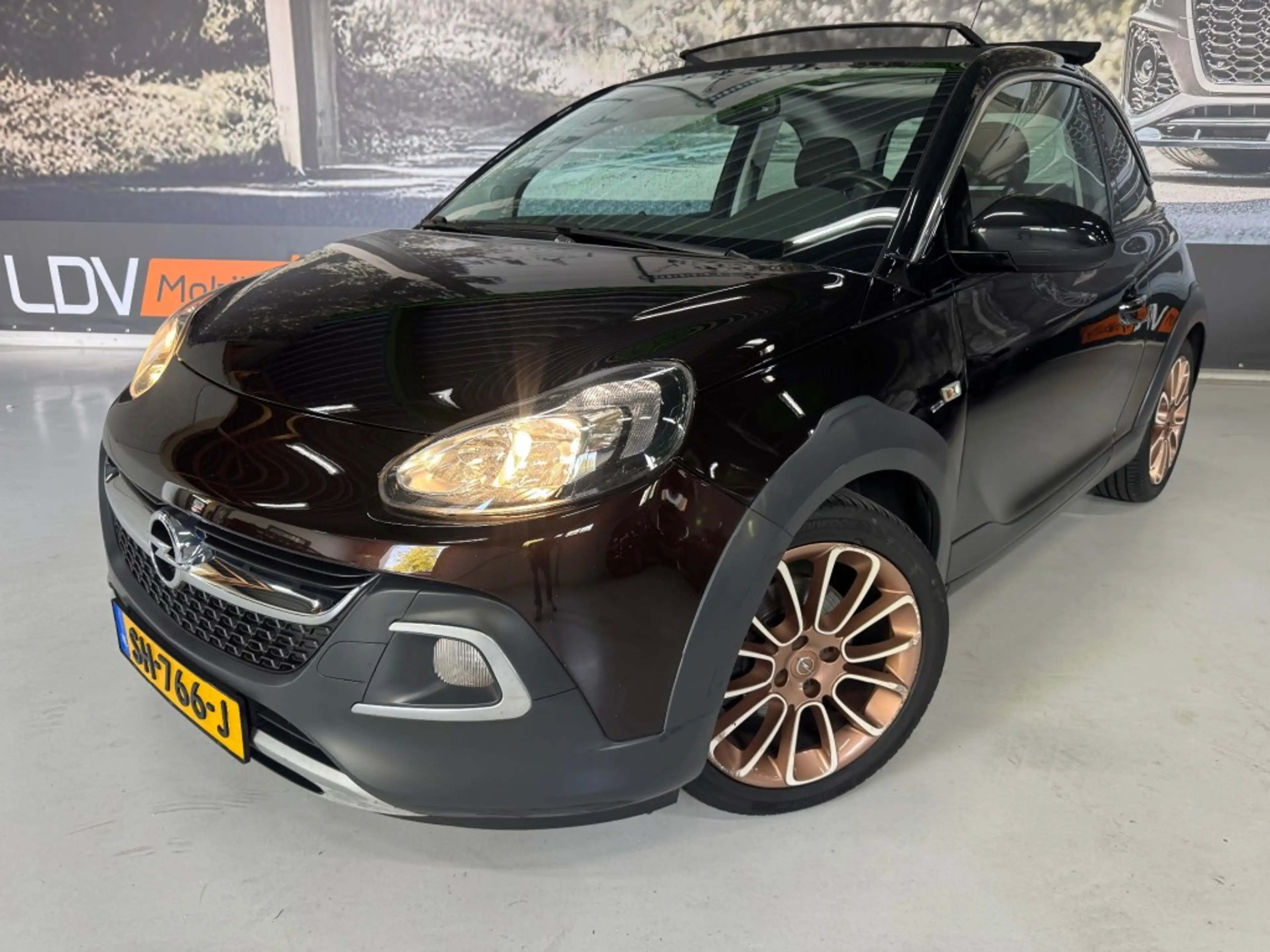 Opel Adam 1.0 TURBO ROCKS / Cruise / Bluetooth / 17 inch / A — photo 3
