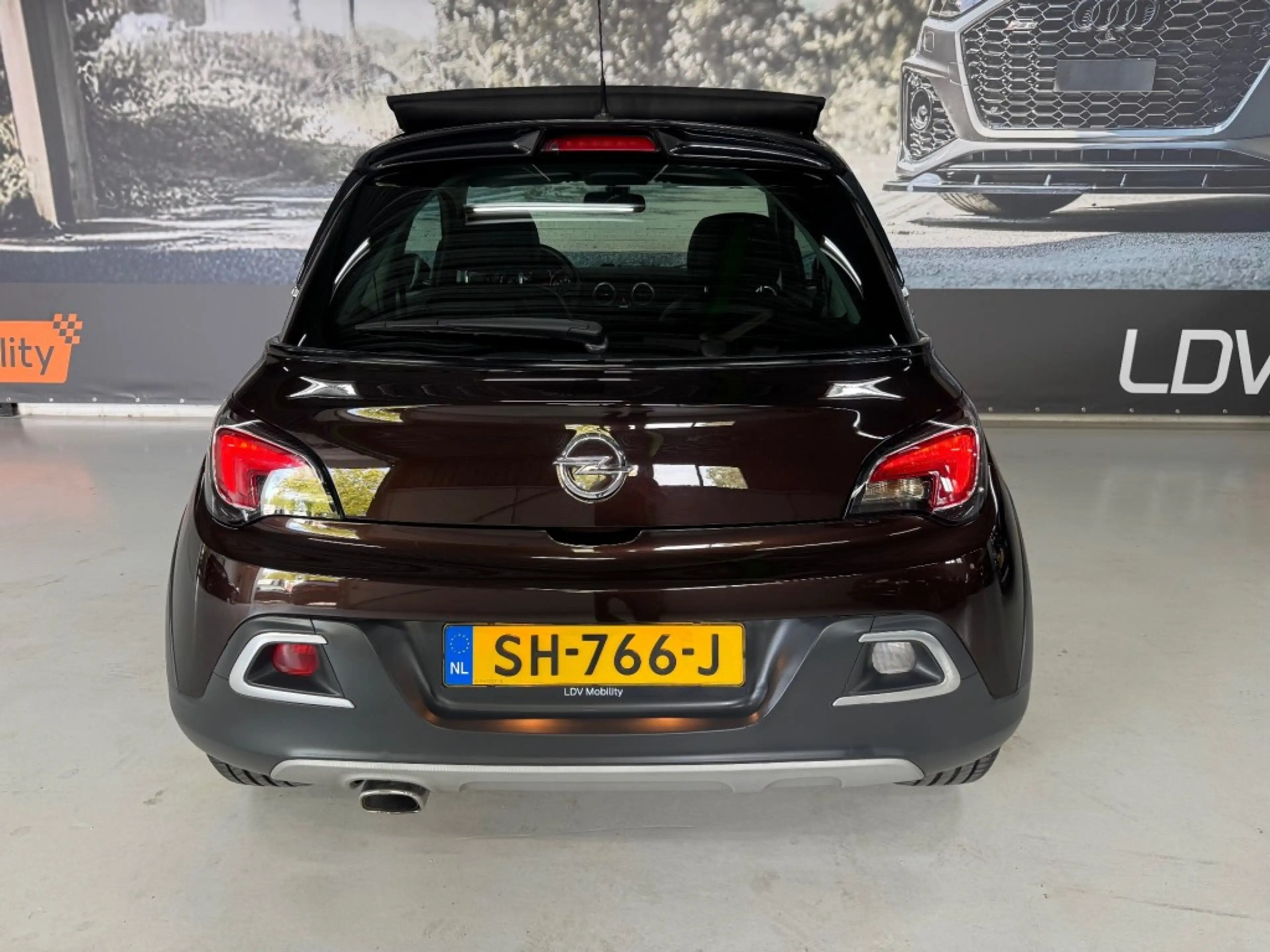Opel Adam 1.0 TURBO ROCKS / Cruise / Bluetooth / 17 inch / A — photo 6