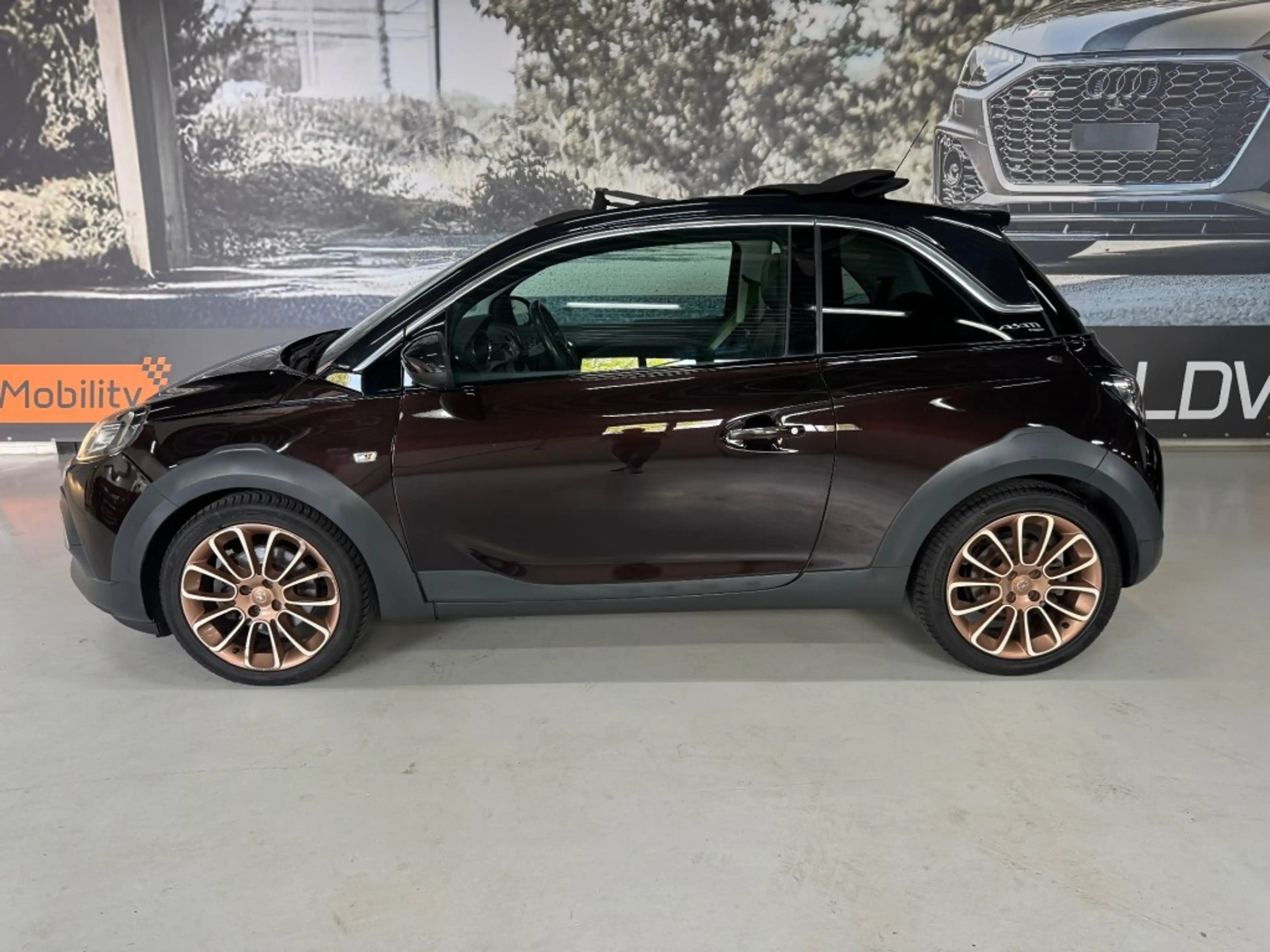 Opel Adam 1.0 TURBO ROCKS / Cruise / Bluetooth / 17 inch / A — photo 4
