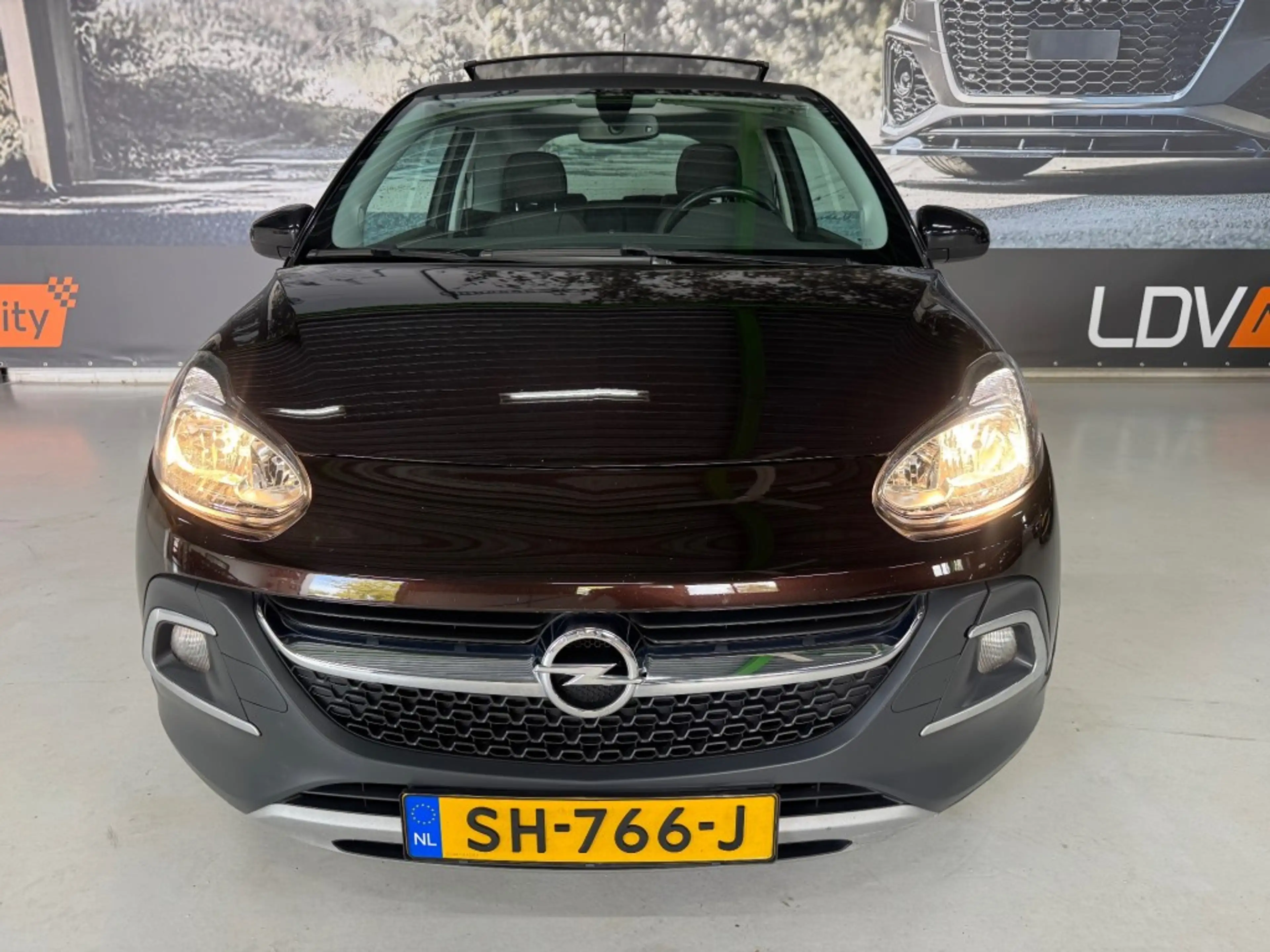 Opel Adam 1.0 TURBO ROCKS / Cruise / Bluetooth / 17 inch / A — photo 10