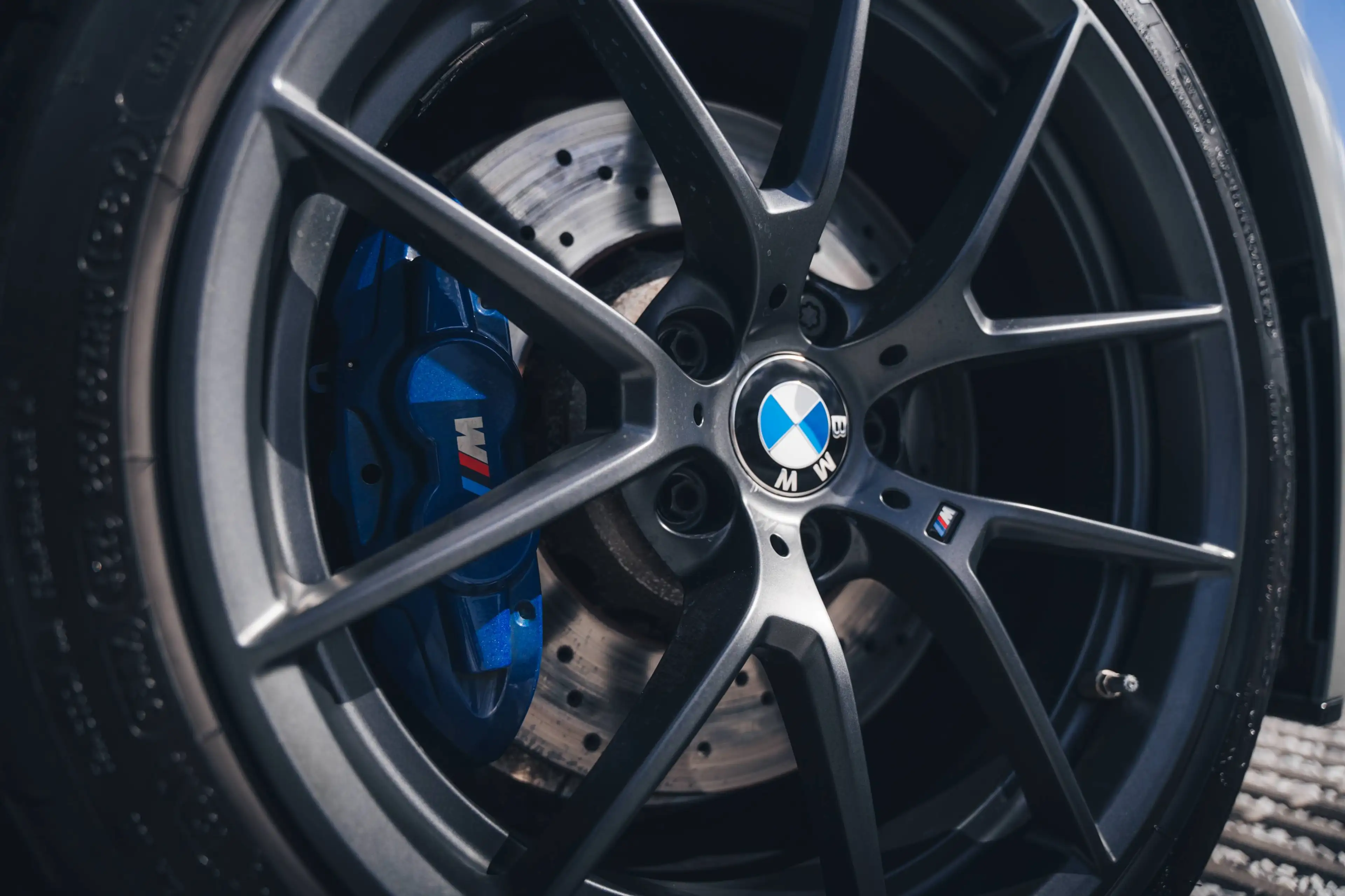 BMW M4 CS / Lime Rock Grey / Head-Up / Alcantara / 20" — photo 7