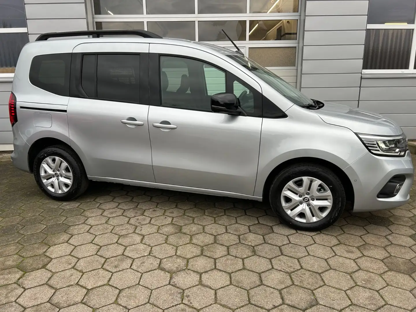 Renault Kangoo III Techno Tce130  Automatik 4+1 Sitzer Plateado - 2