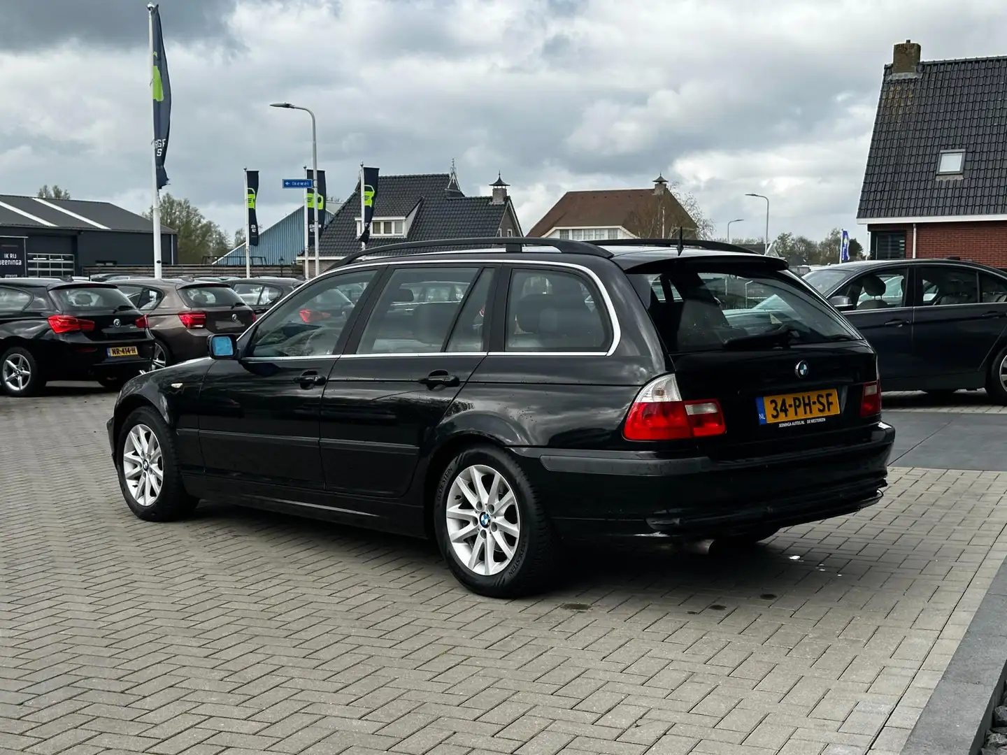 BMW 318 3-serie Touring 318i Lifestyle Edition | Automaat Schwarz - 2