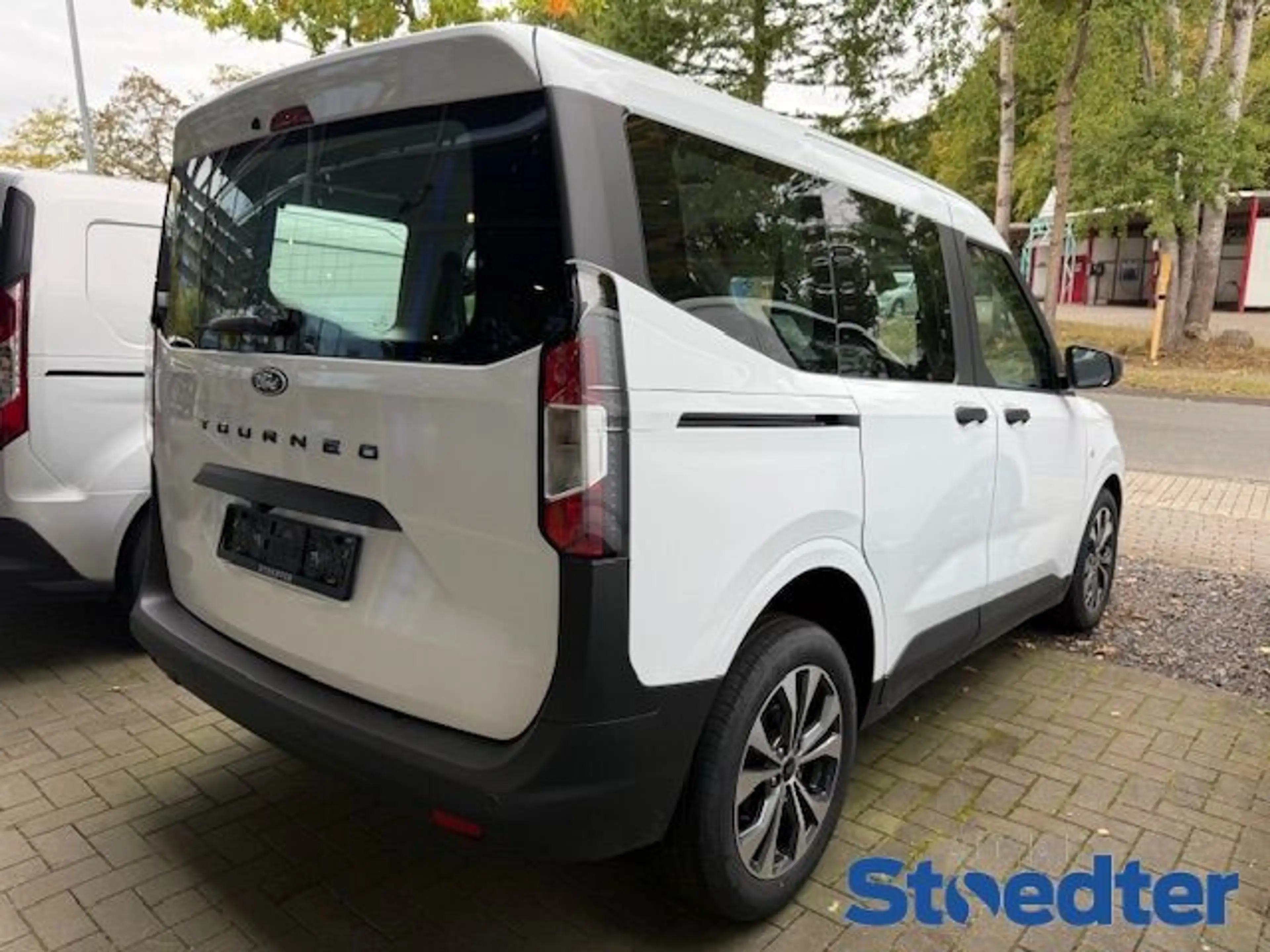 Ford Tourneo Courier Trend 1.0 EcoBoost 125PS Klimaau — photo 4