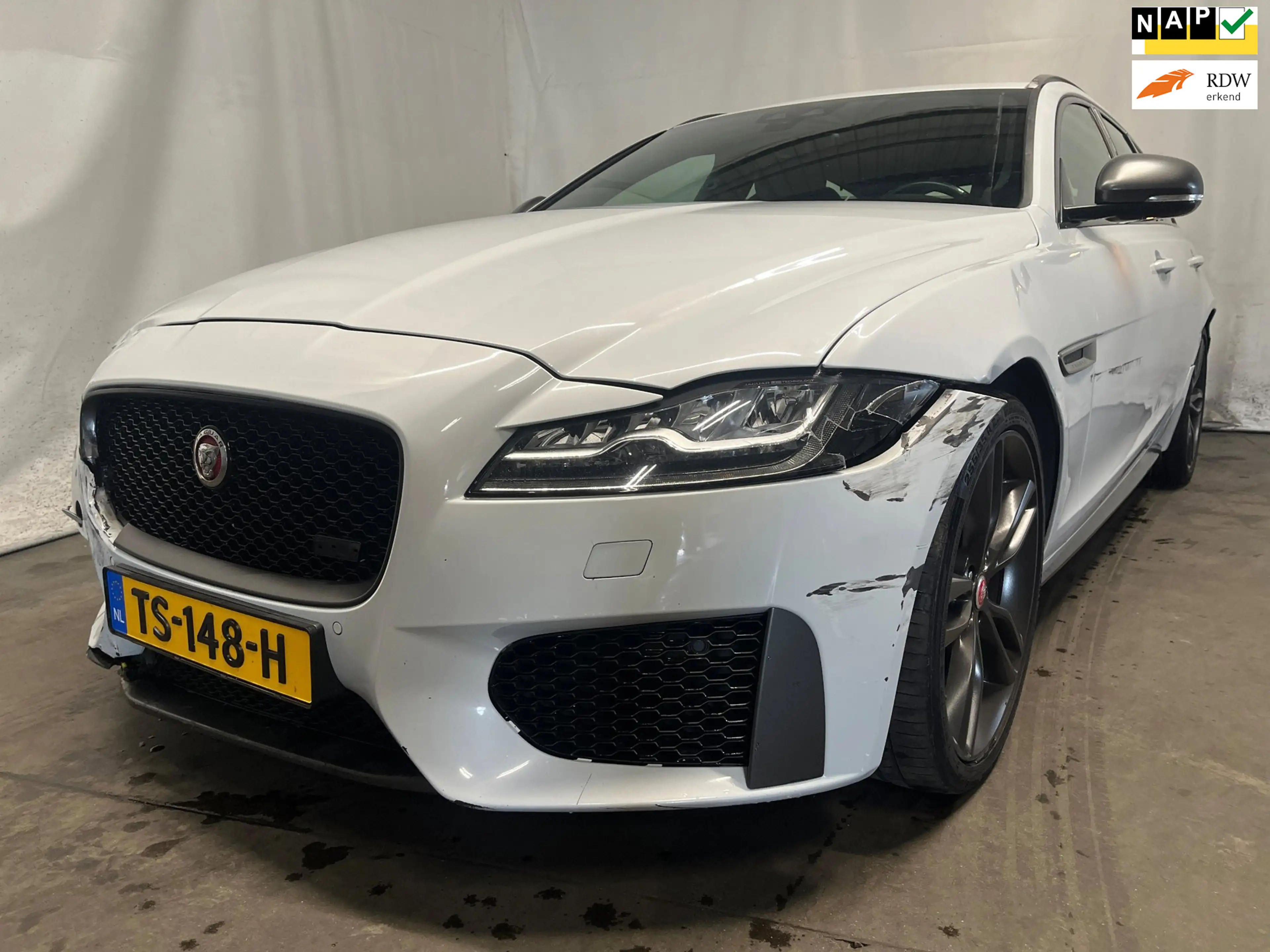 Jaguar XF Sportbrake 2.0t AWD 300 Sport - Front / Zij Schade