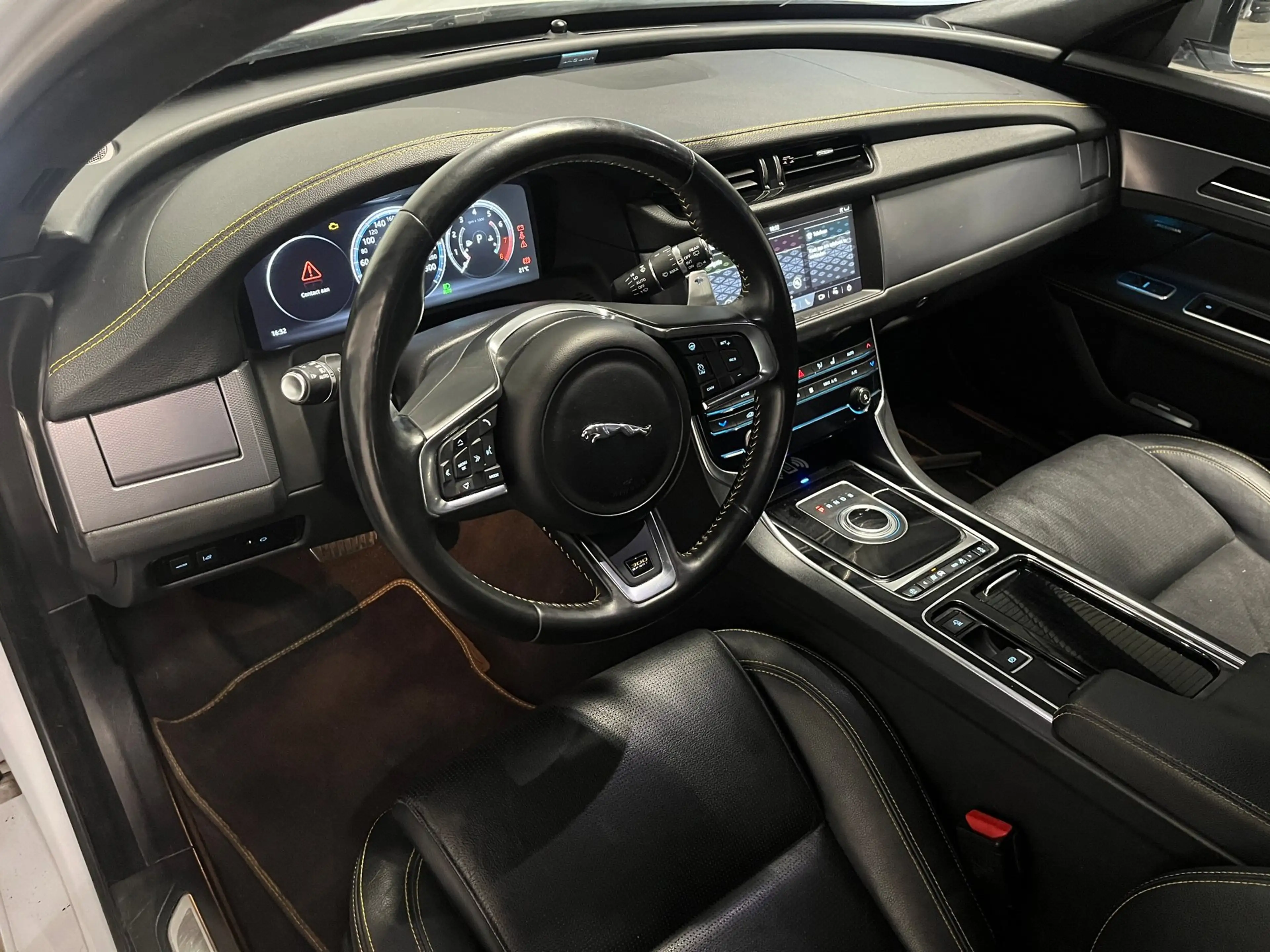 Jaguar XF Sportbrake 2.0t AWD 300 Sport - Front / Zij Schade — photo 15
