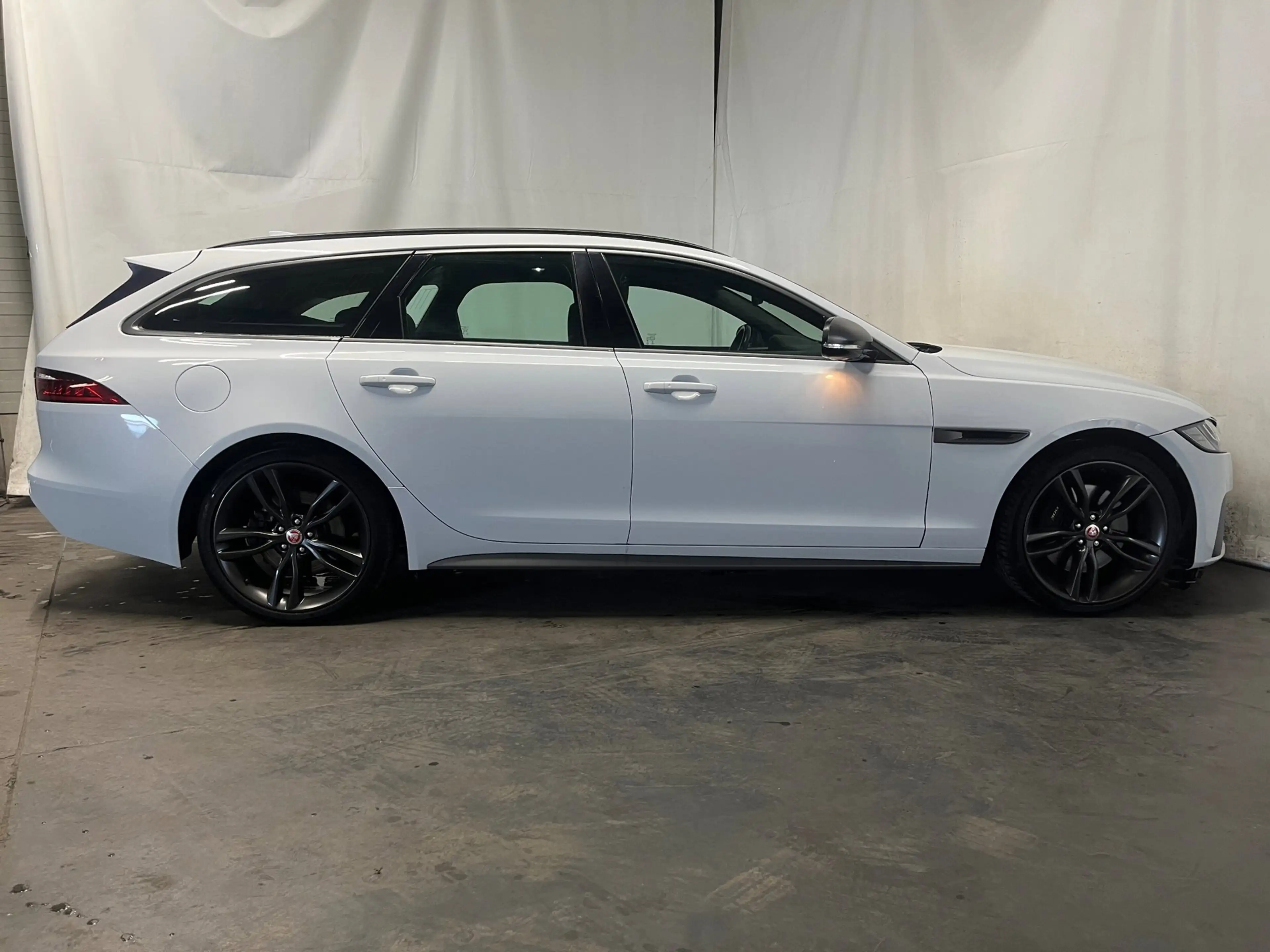 Jaguar XF Sportbrake 2.0t AWD 300 Sport - Front / Zij Schade — photo 4