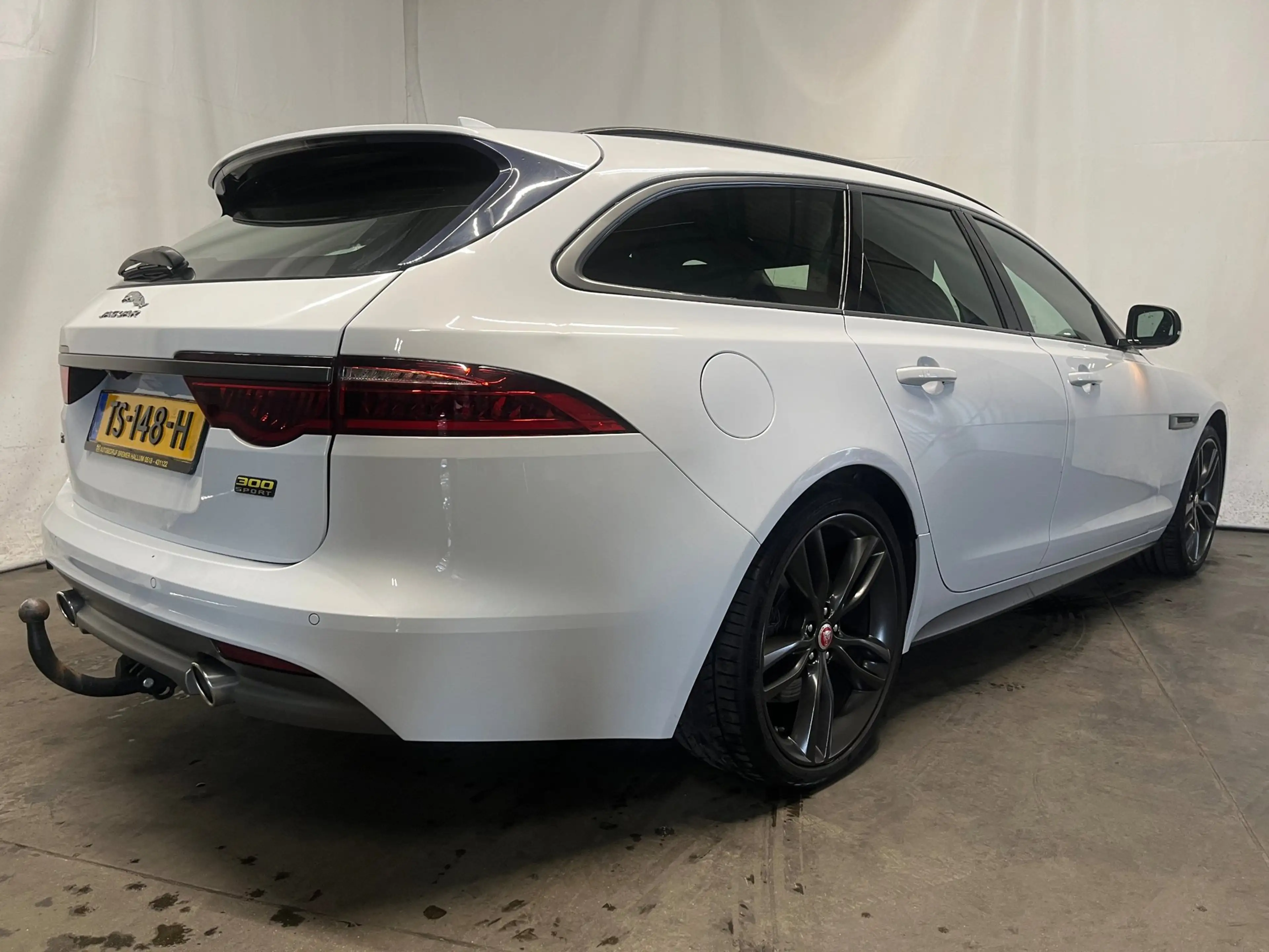 Jaguar XF Sportbrake 2.0t AWD 300 Sport - Front / Zij Schade — photo 6